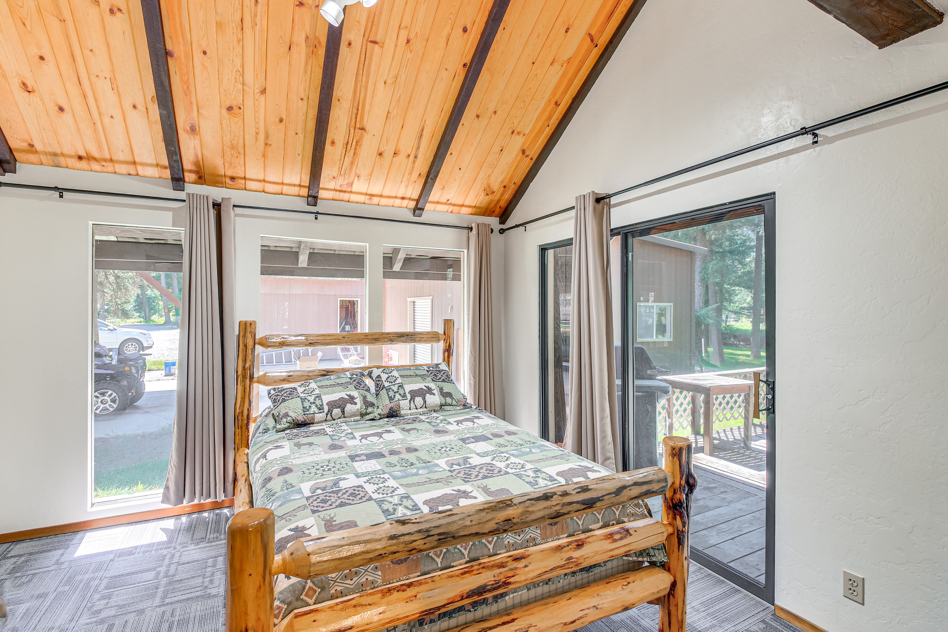 Bedroom 2 | Queen Bed