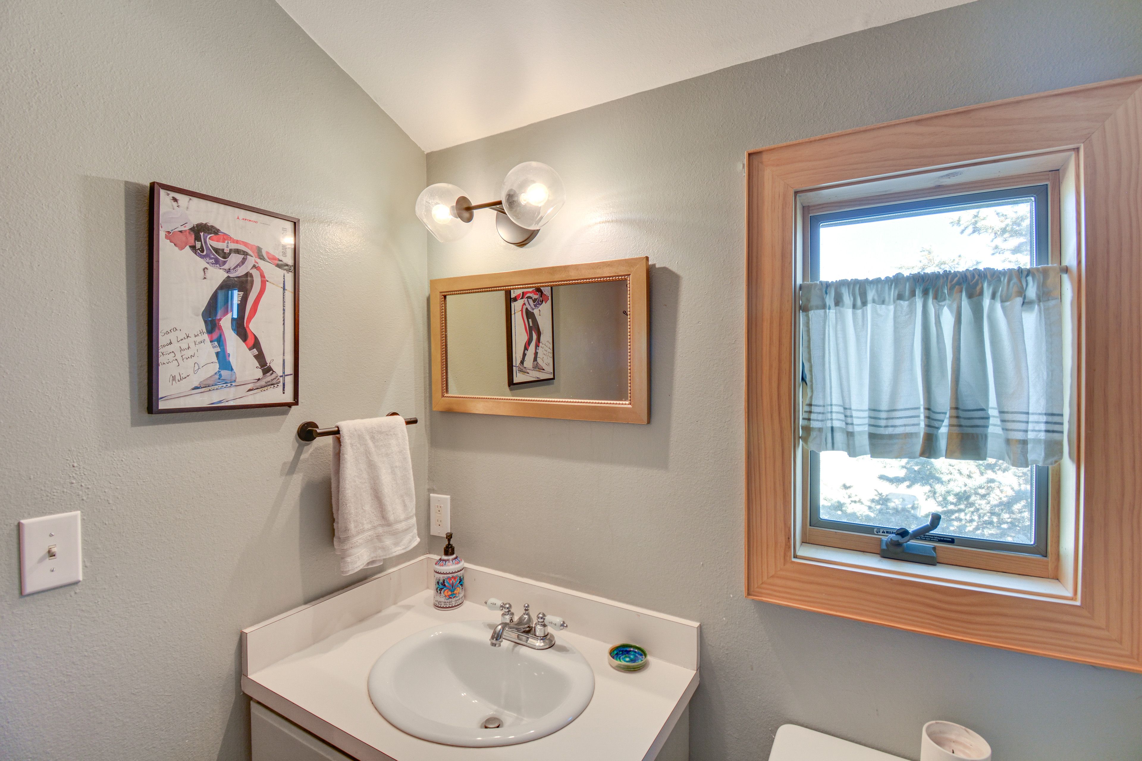 Full Bathroom | 2nd Floor