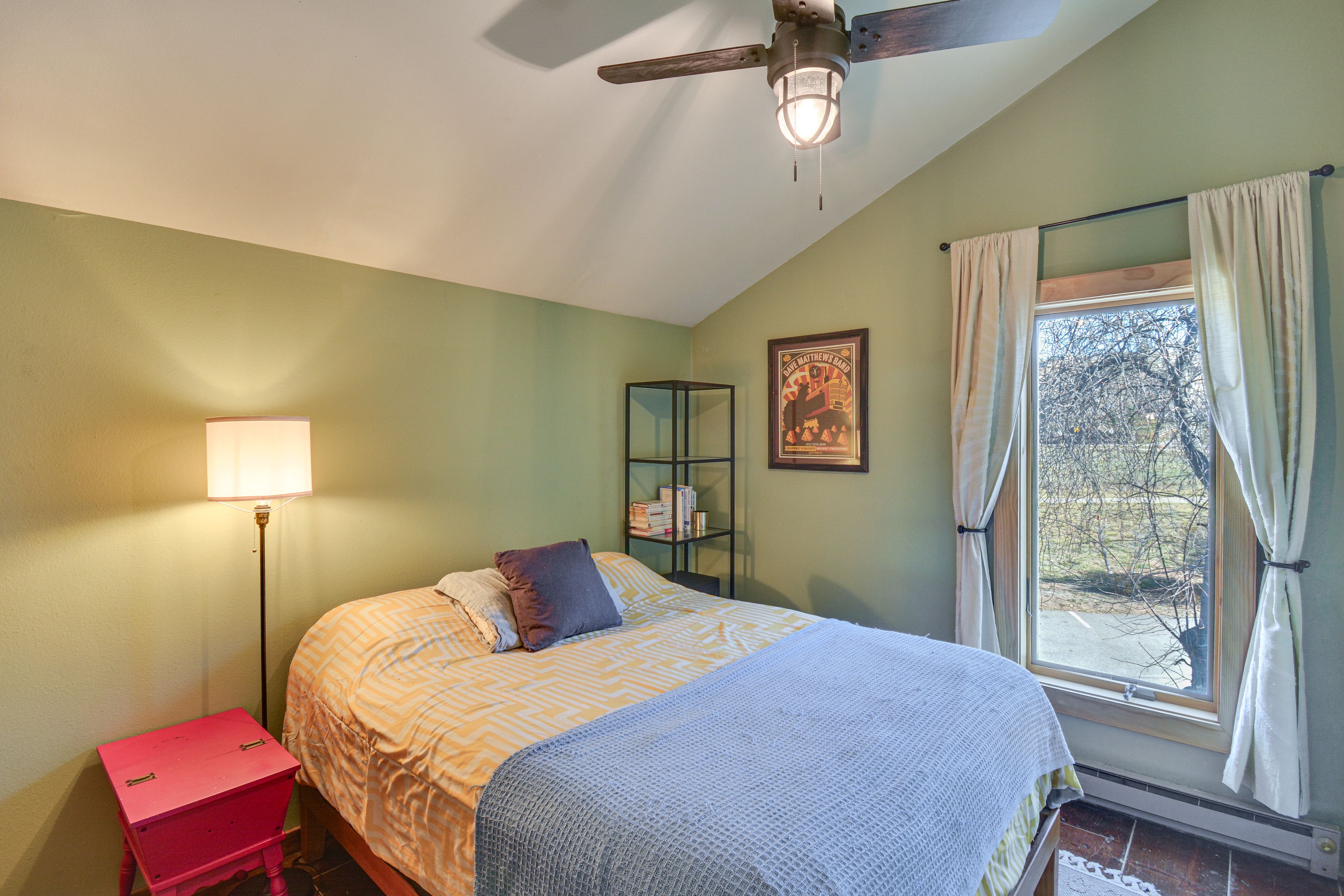 Bedroom 2 | Queen Bed | 2nd Floor