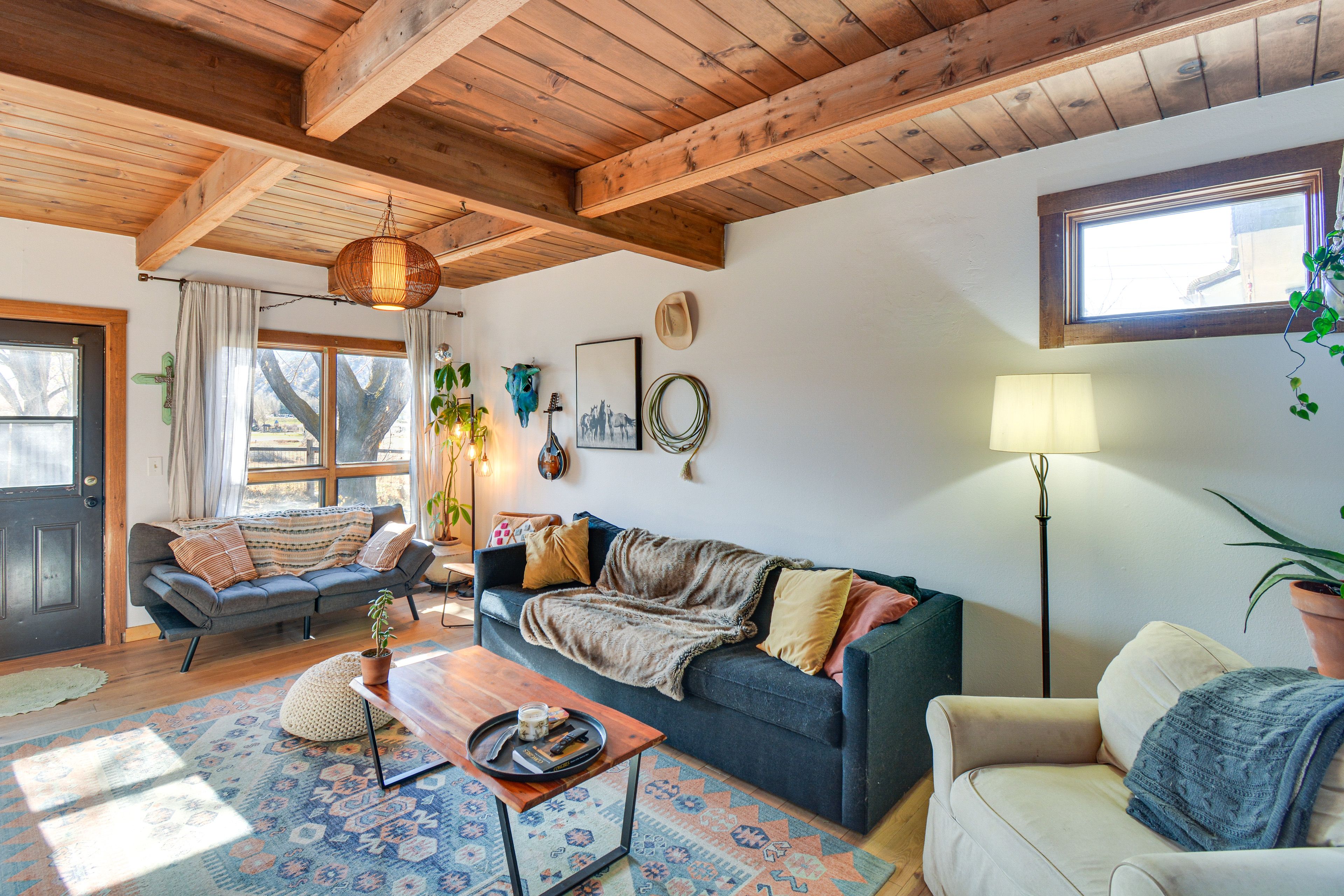 Living Room | Sleeper Sofa | 1st Floor | Smart TV | Free WiFi