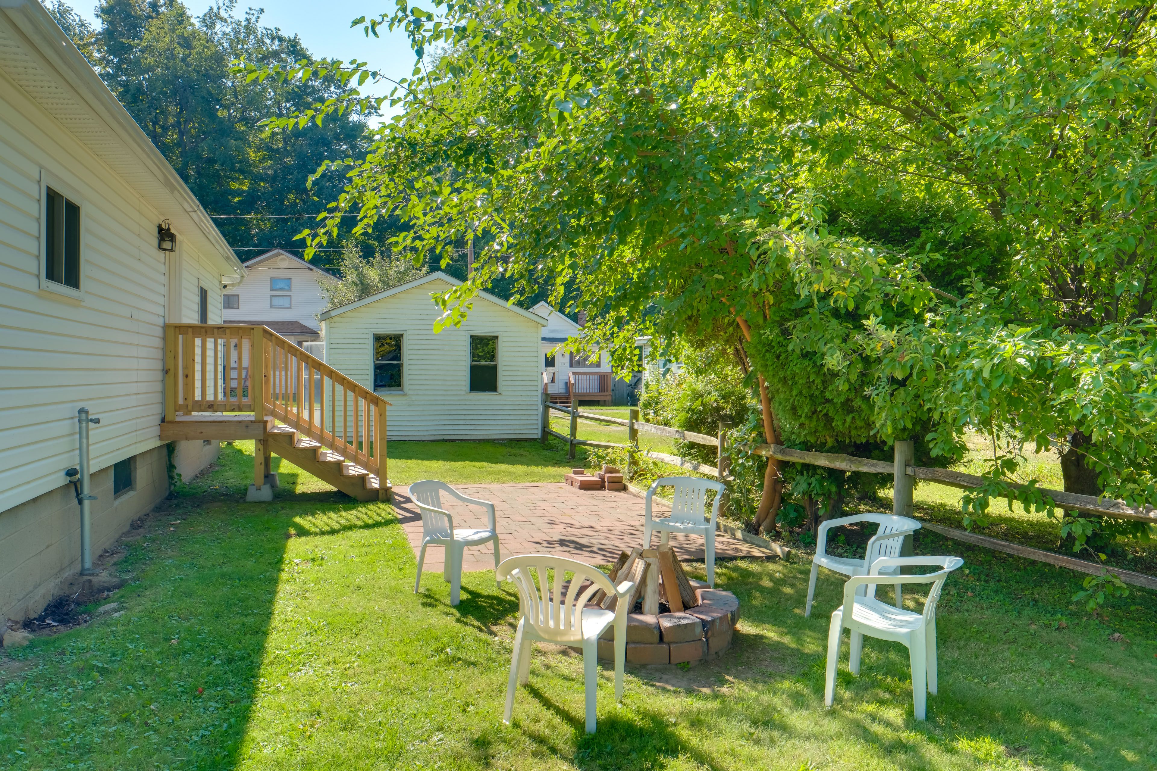 Private Patio & Fire Pit | Self Check-In | 2 Mi to Presque Isle State Park