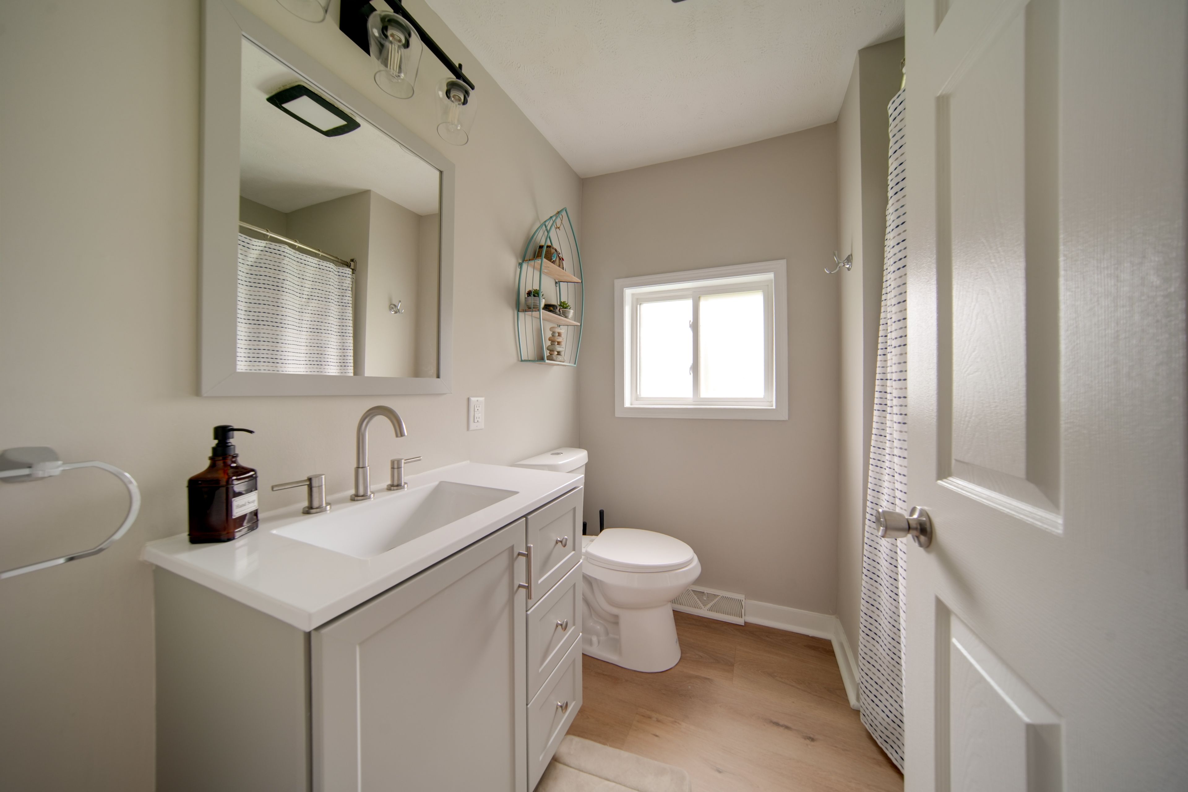 Bathroom | Towels Provided | Complimentary Toiletries | Hair Dryer