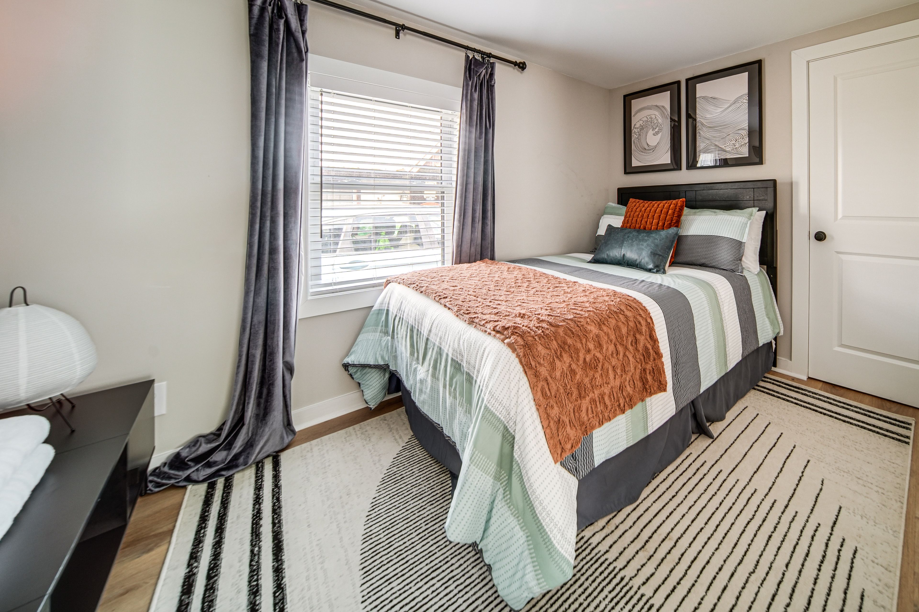 Bedroom 1 | Queen Bed