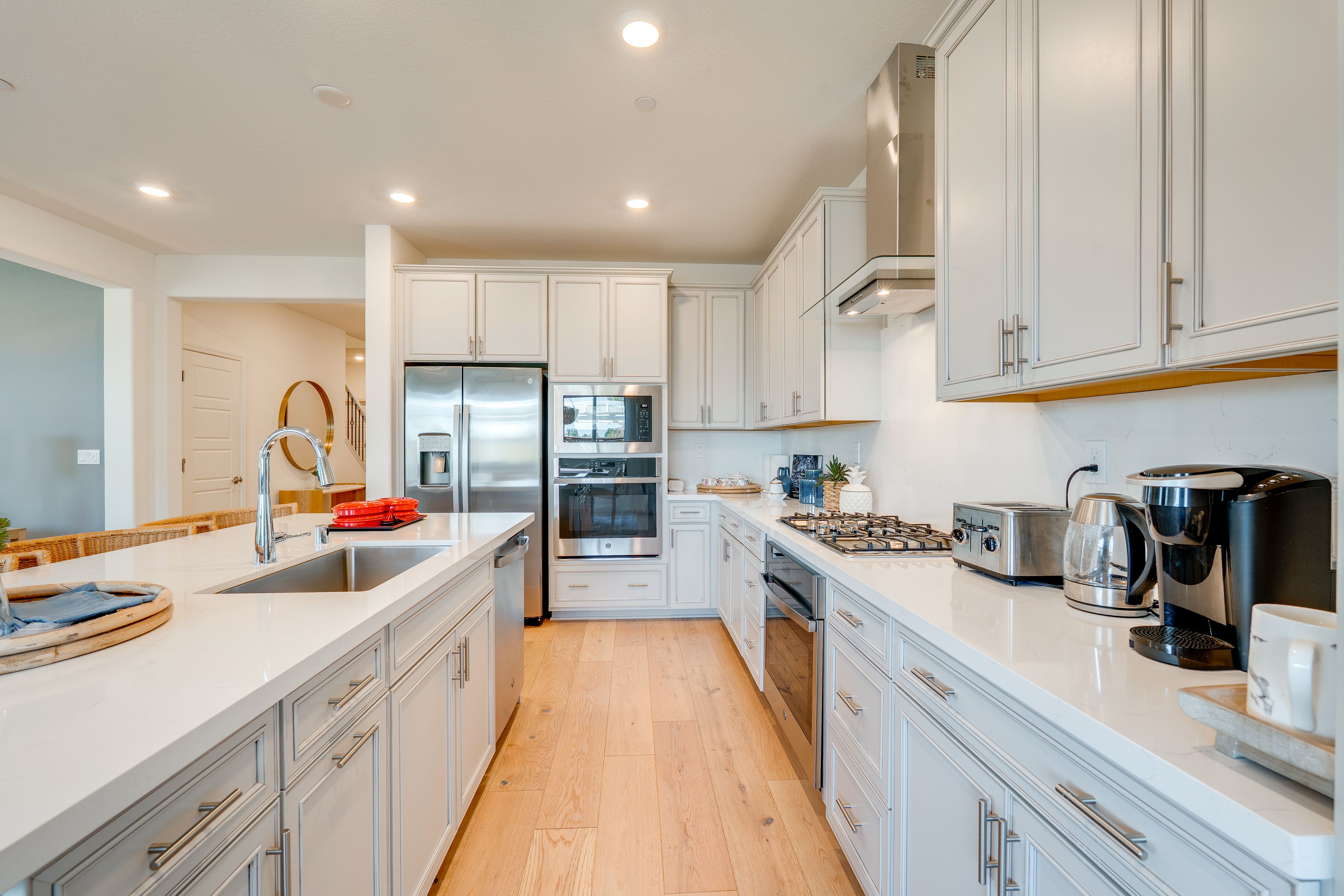 Kitchen | 2 Ovens | Dishwasher | Breakfast Bar | 1st Floor