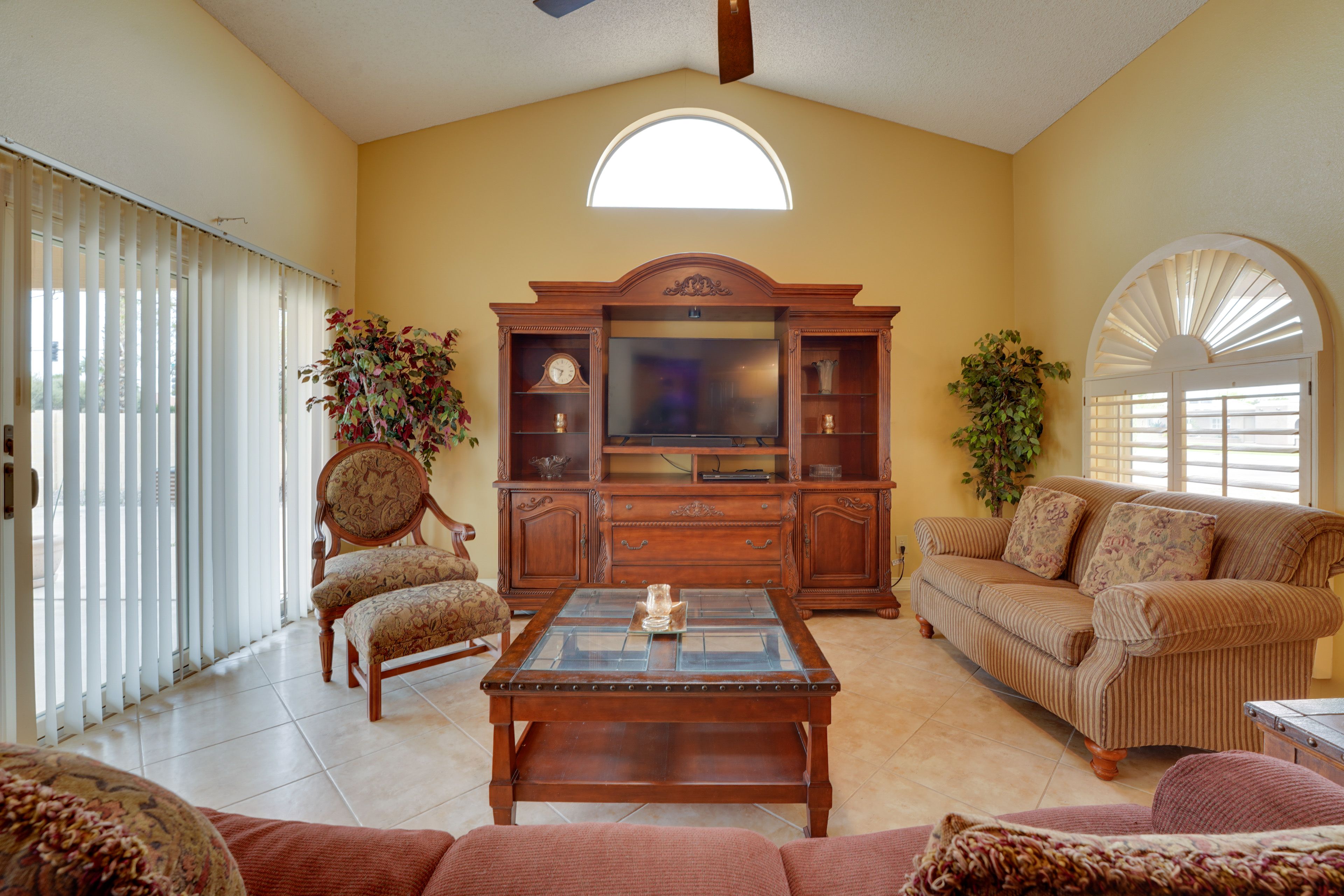 Living Room | Smart TV