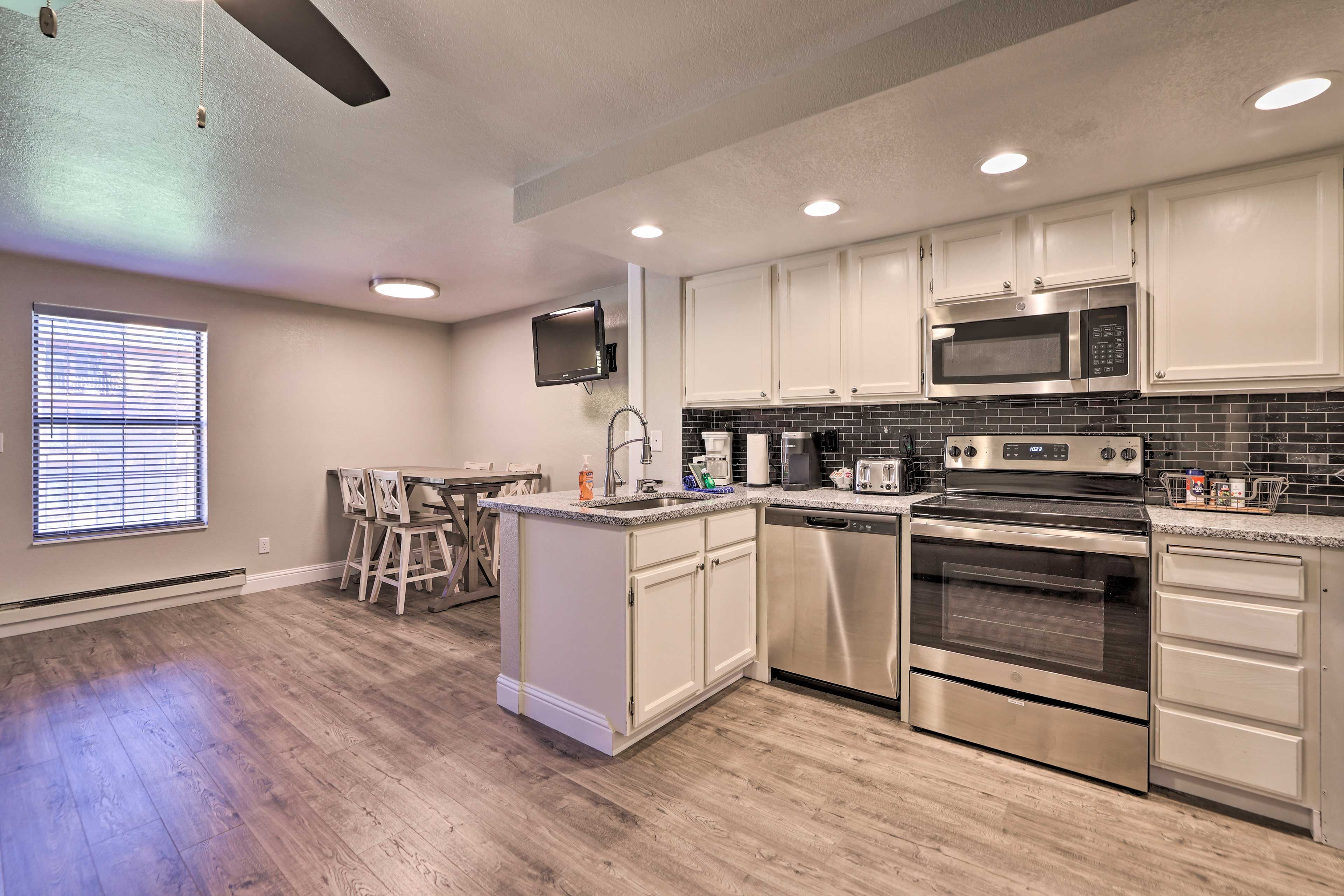 Kitchen | Coffee Makers | Toaster | Crockpot