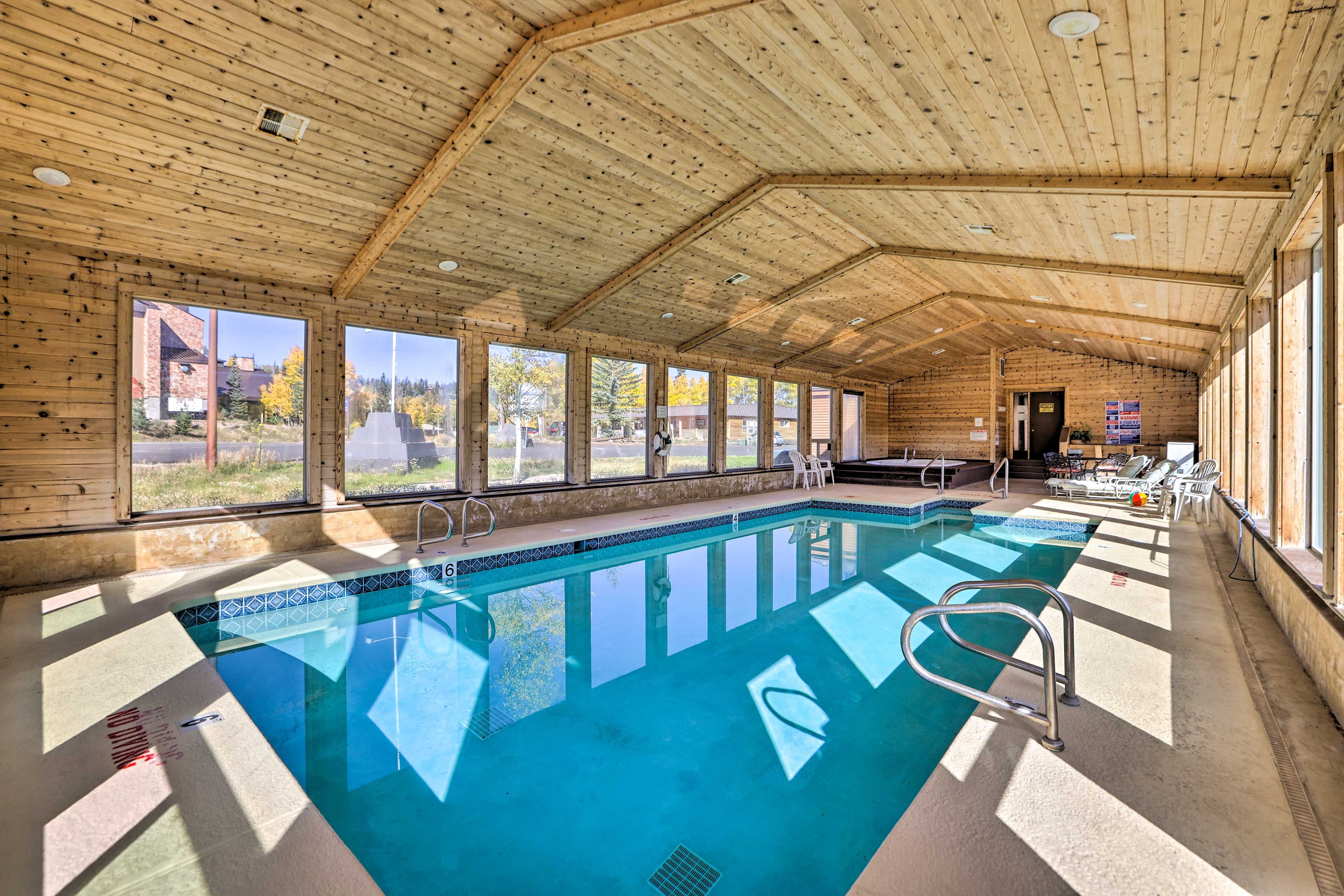 Community Amenities | Indoor Heated Pool | Hot Tub | Sauna | Clubhouse | Grills