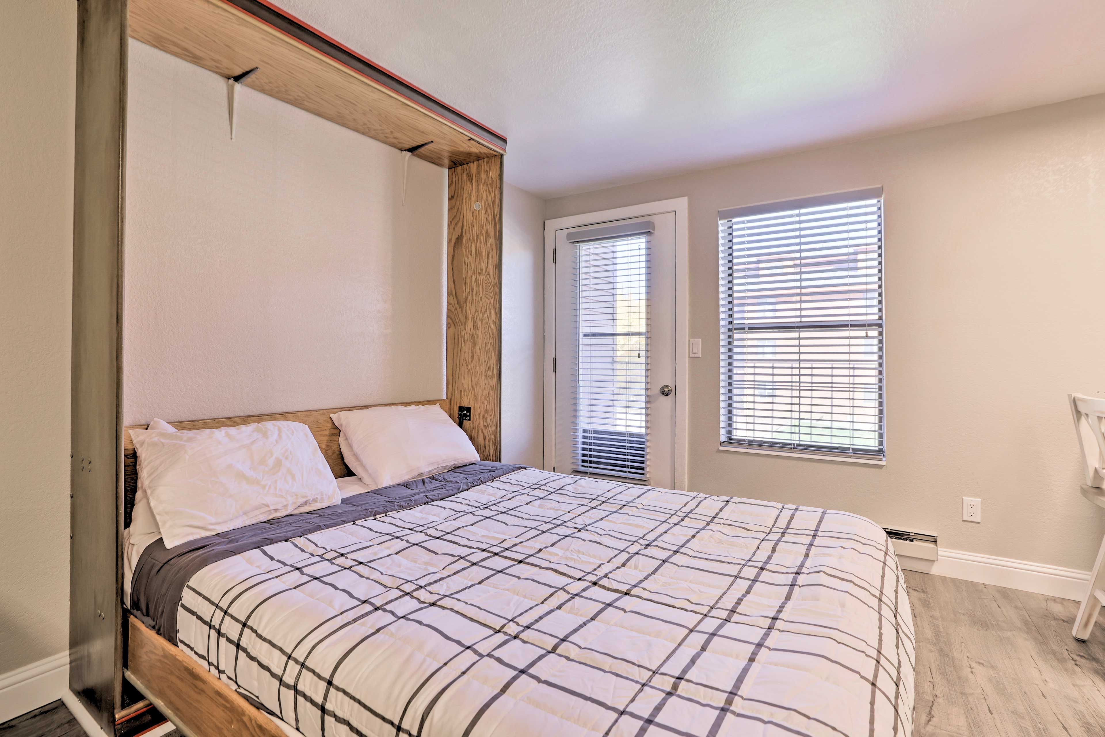 Studio | Queen Murphy Bed