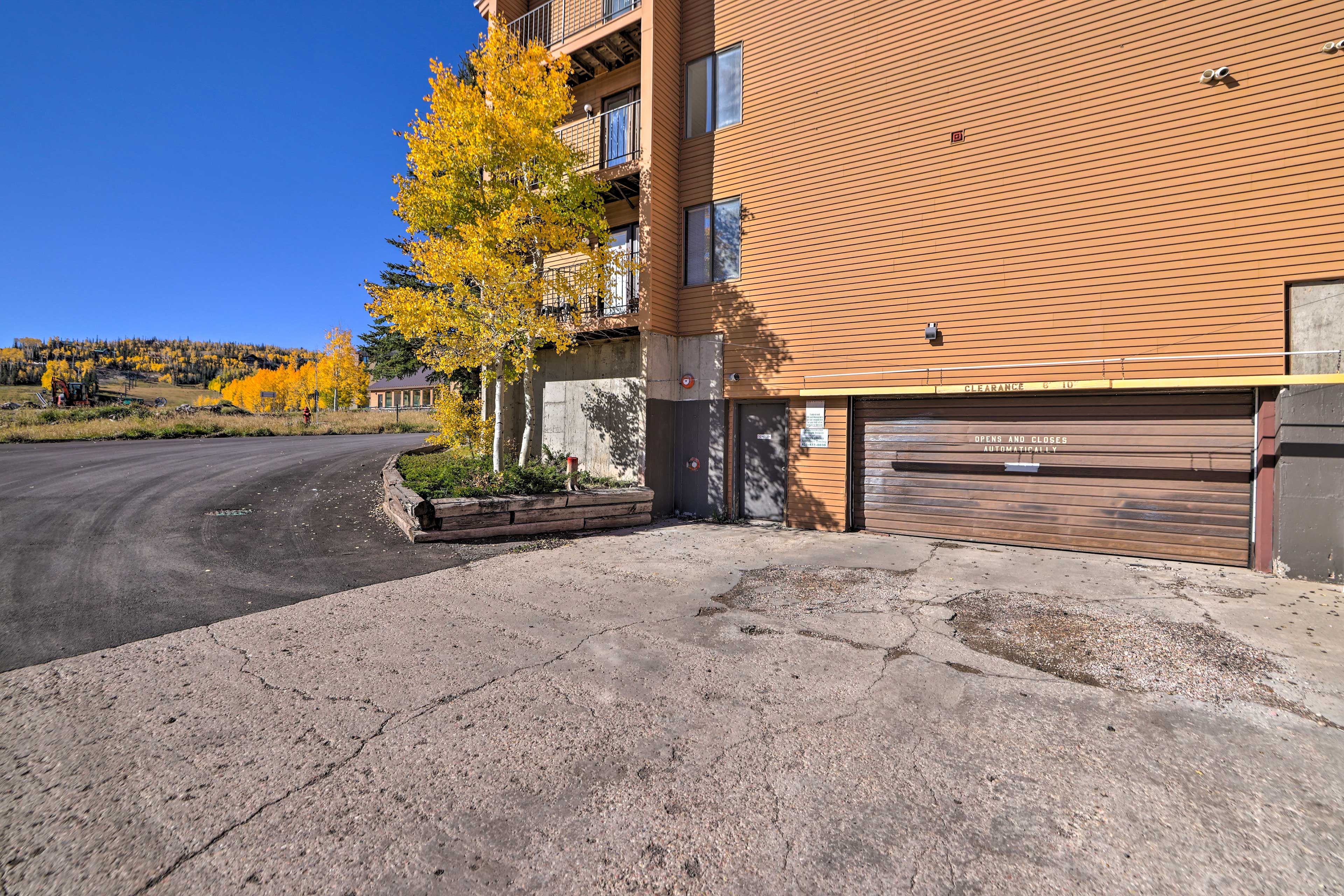 Parking | Community Garage | Outdoor Lot | First-Come, First-Served