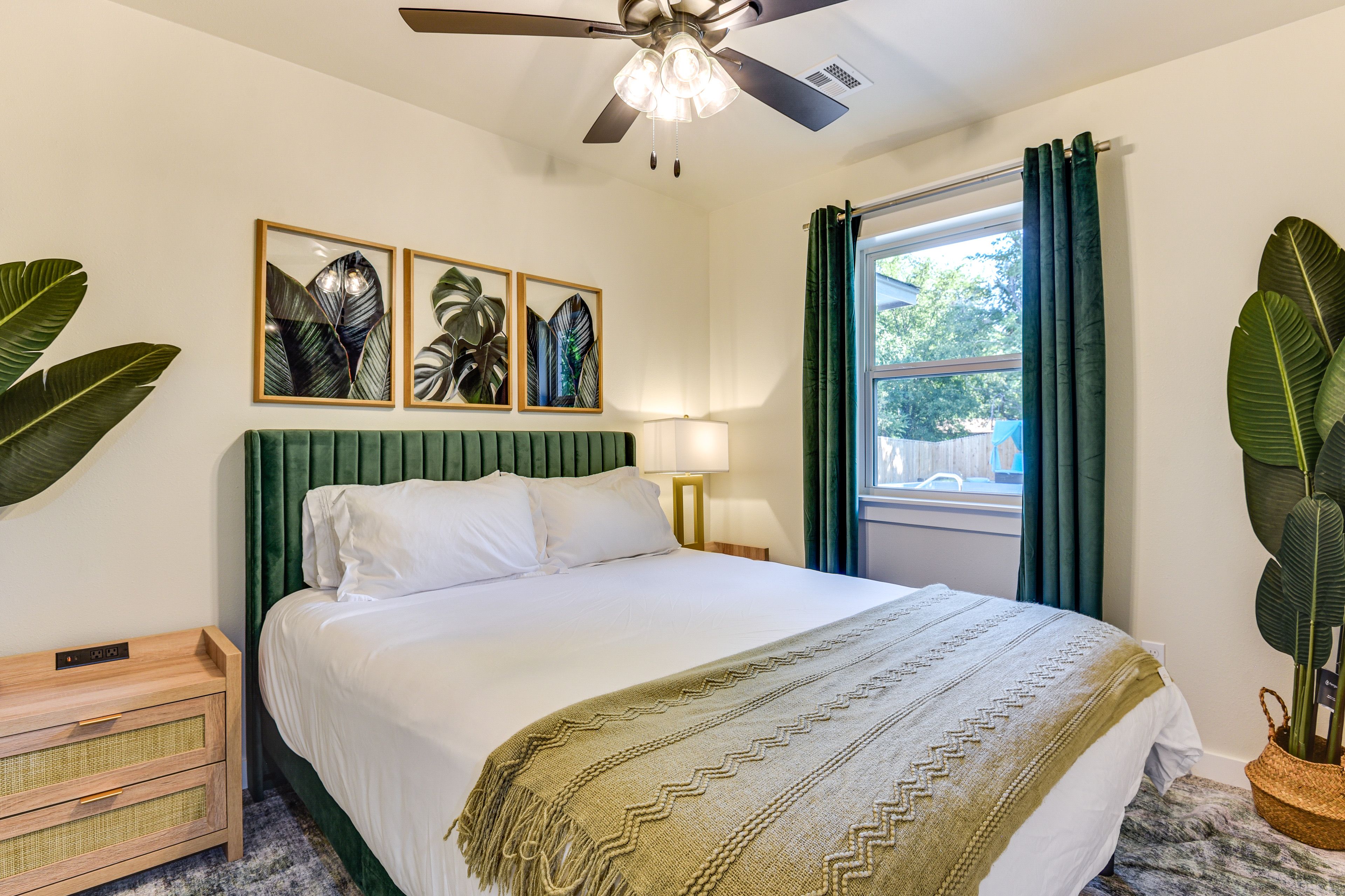 Bedroom 2 | Queen Bed