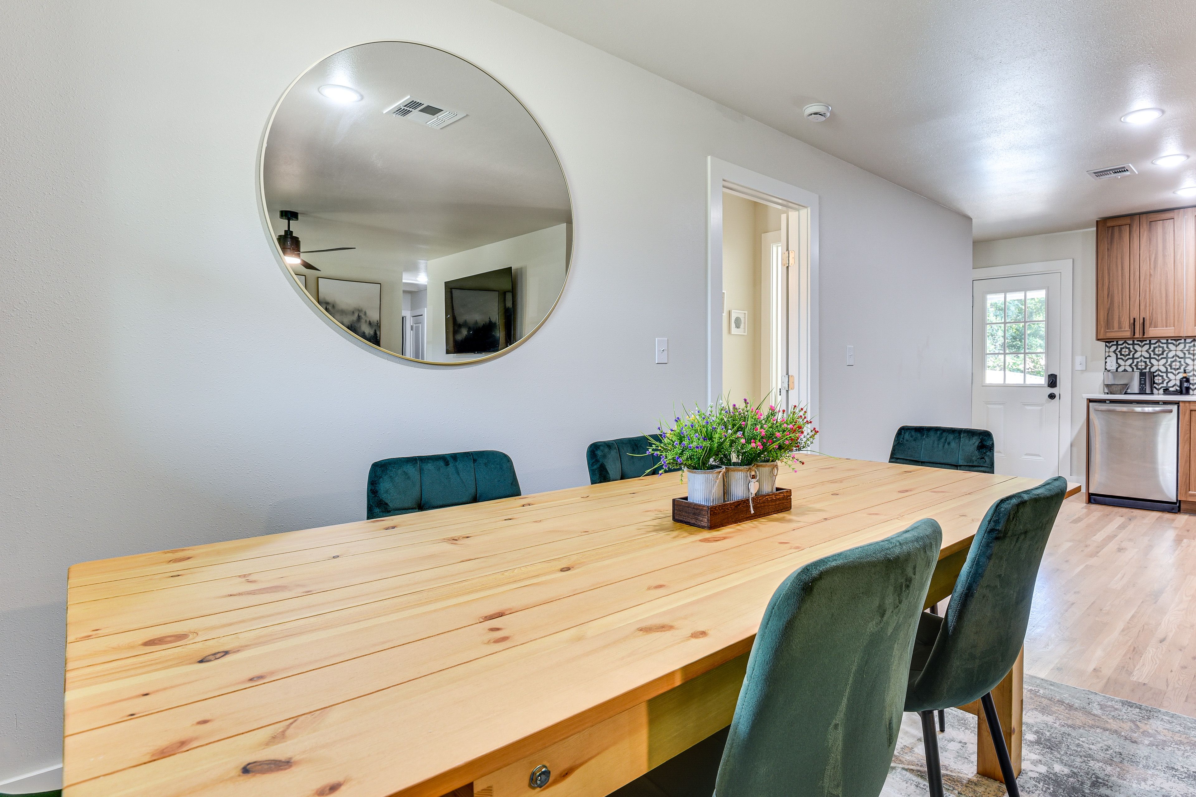 Dining Area | Dining Table | Dishware/Flatware