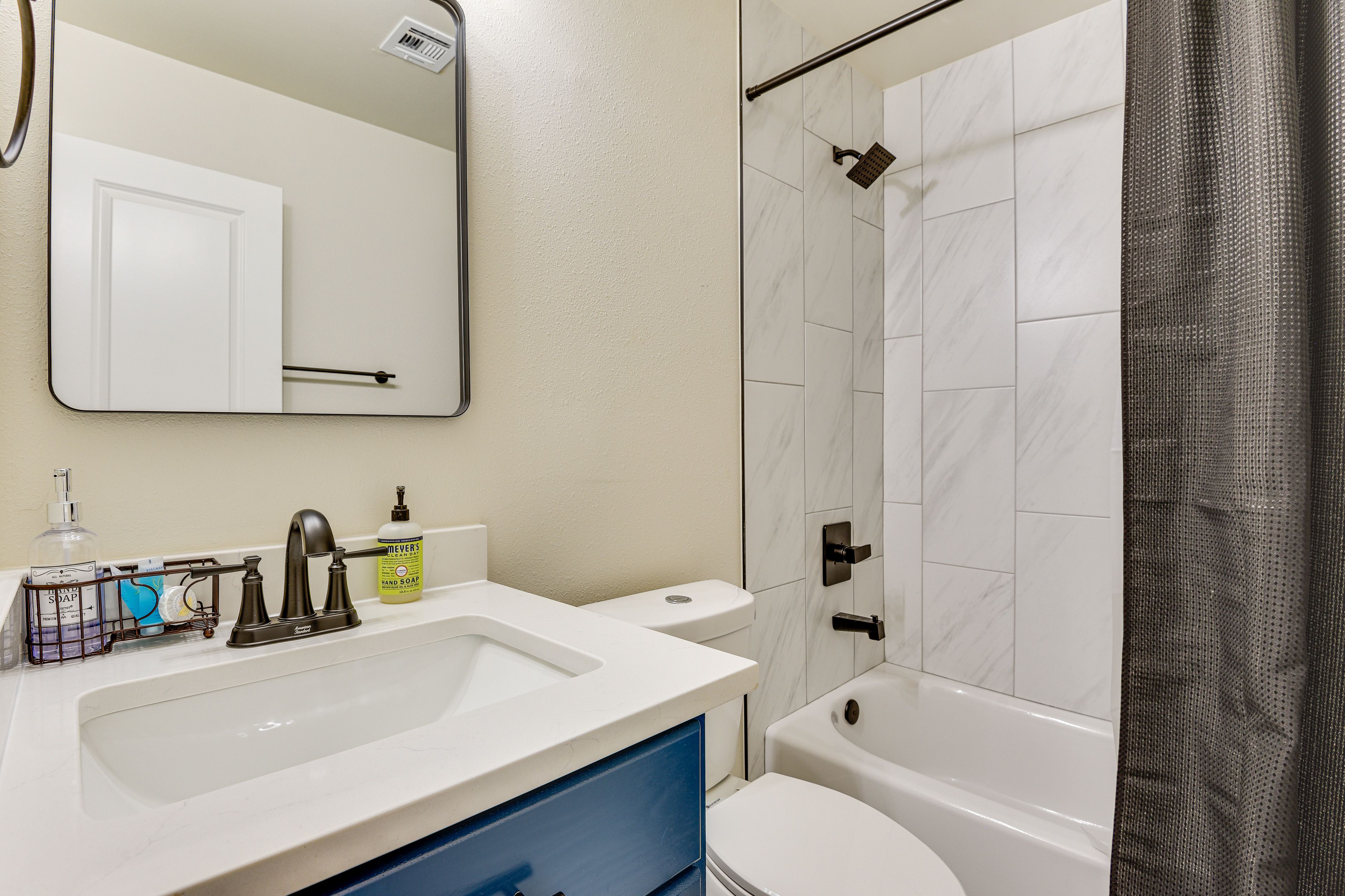 Full Bathroom | Complimentary Toiletries | Linens Provided