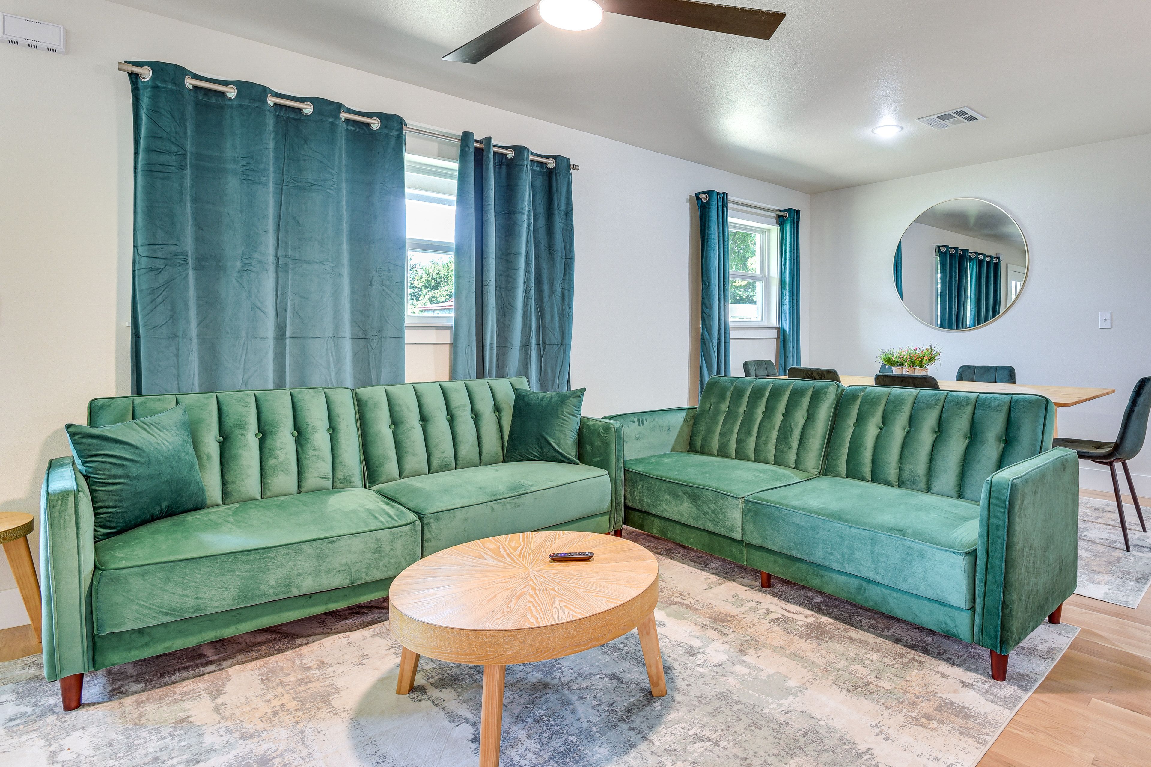 Living Room | Flat-Screen TV