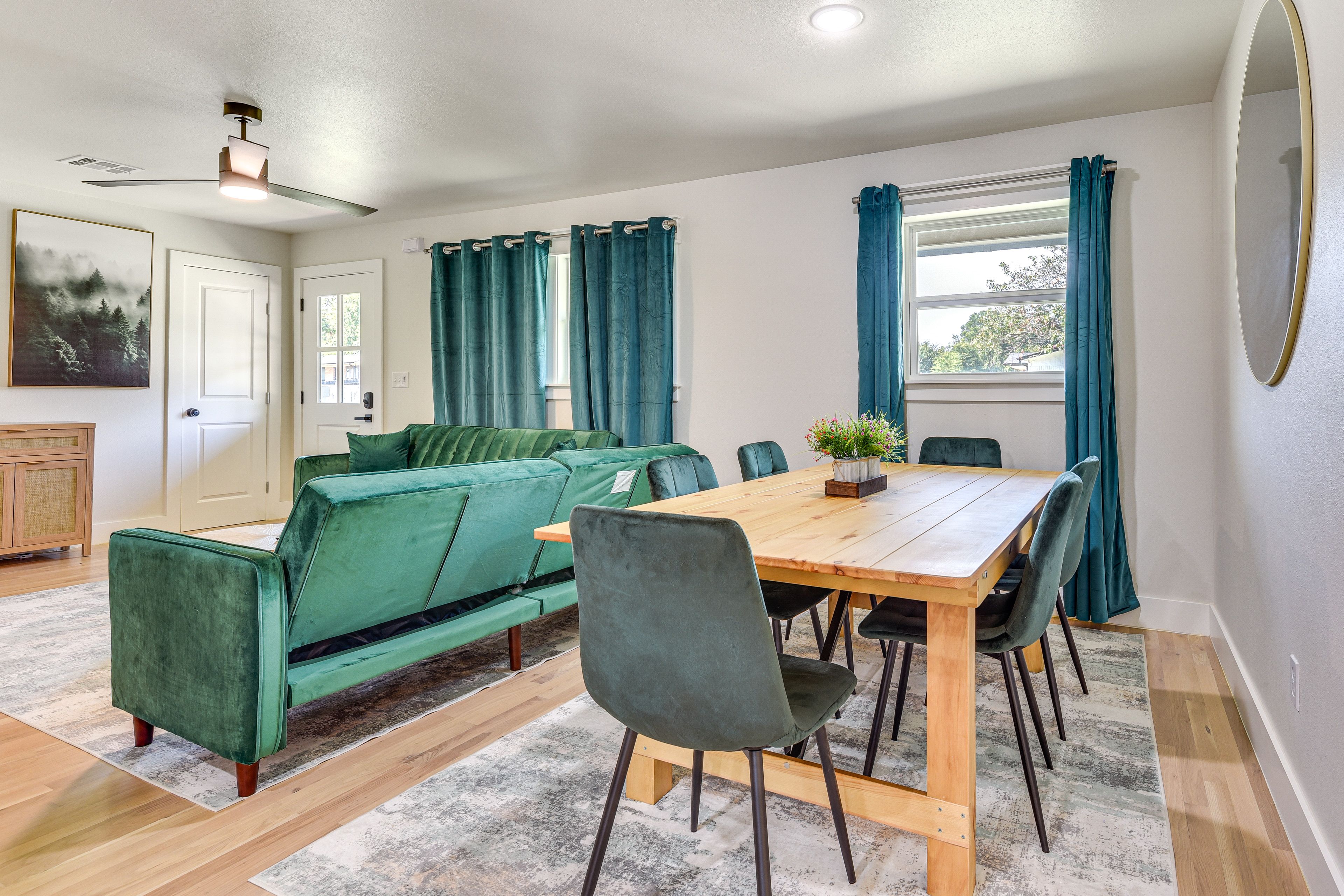 Dining Area | Dining Table