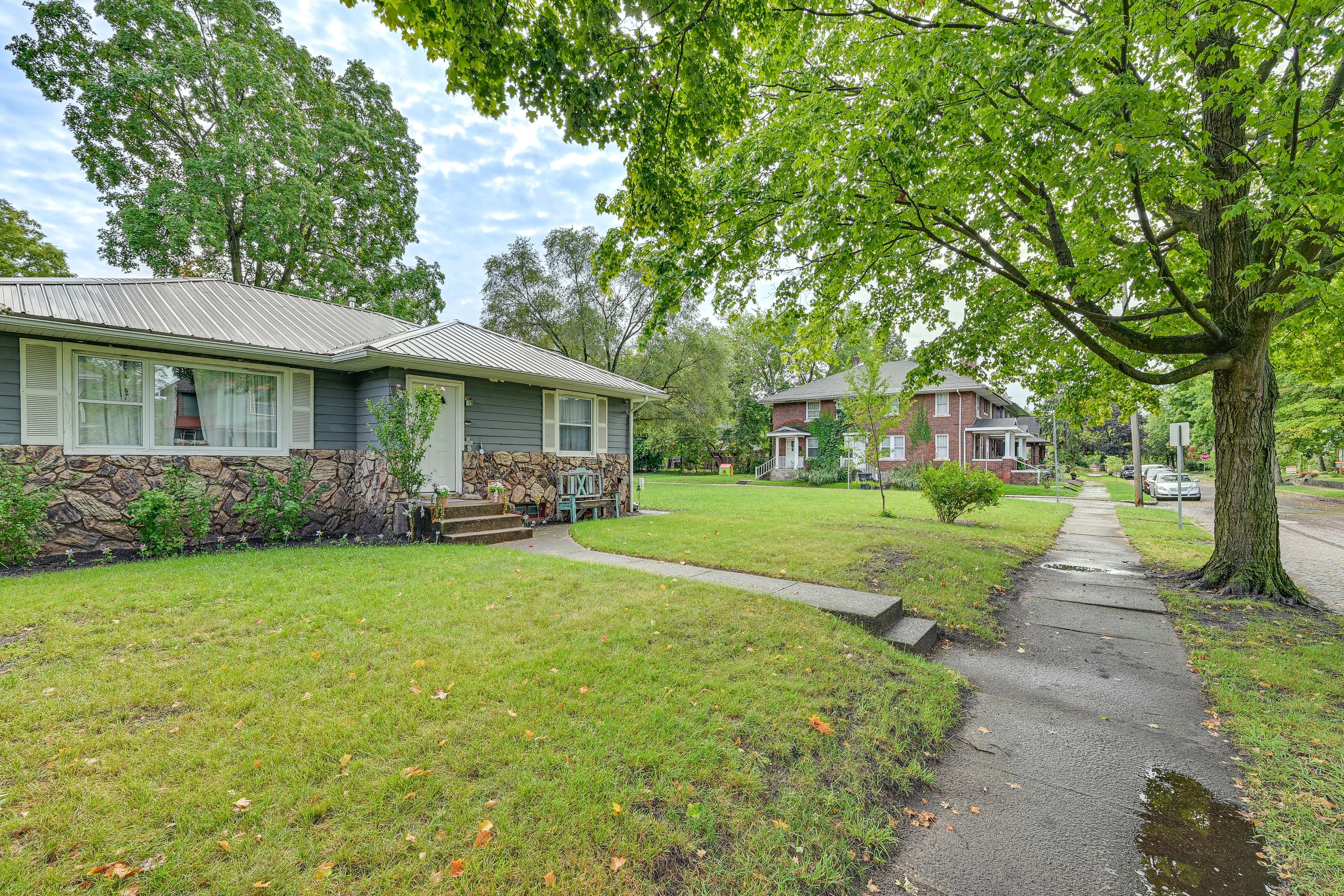 Exterior | Parking | Back Driveway (4 Vehicles) | Free Street (2 Vehicles)