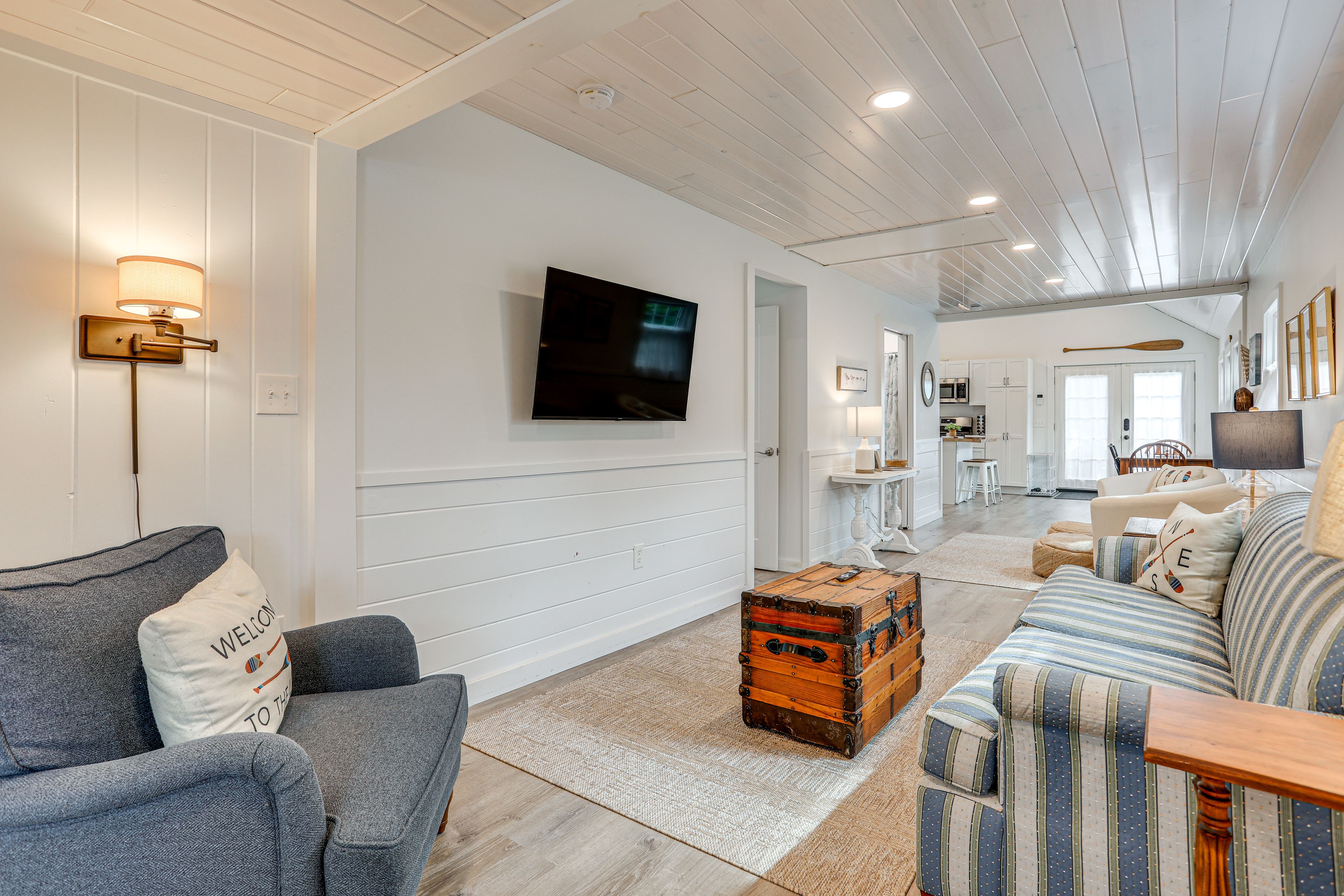 Living Room | Free WiFi | Smart TV | Queen Sleeper Sofa | Main Level