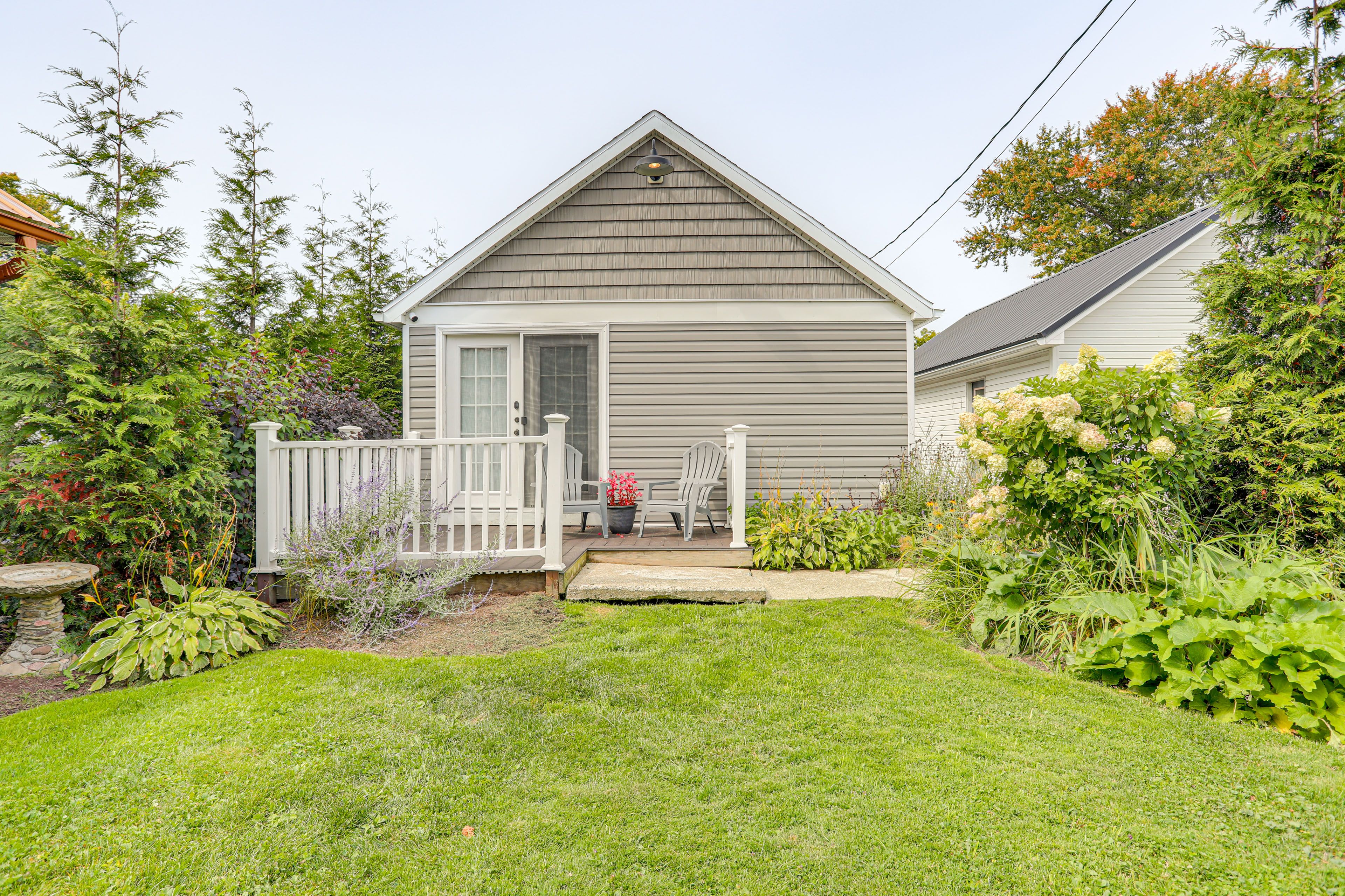 Front Exterior | Garden Area