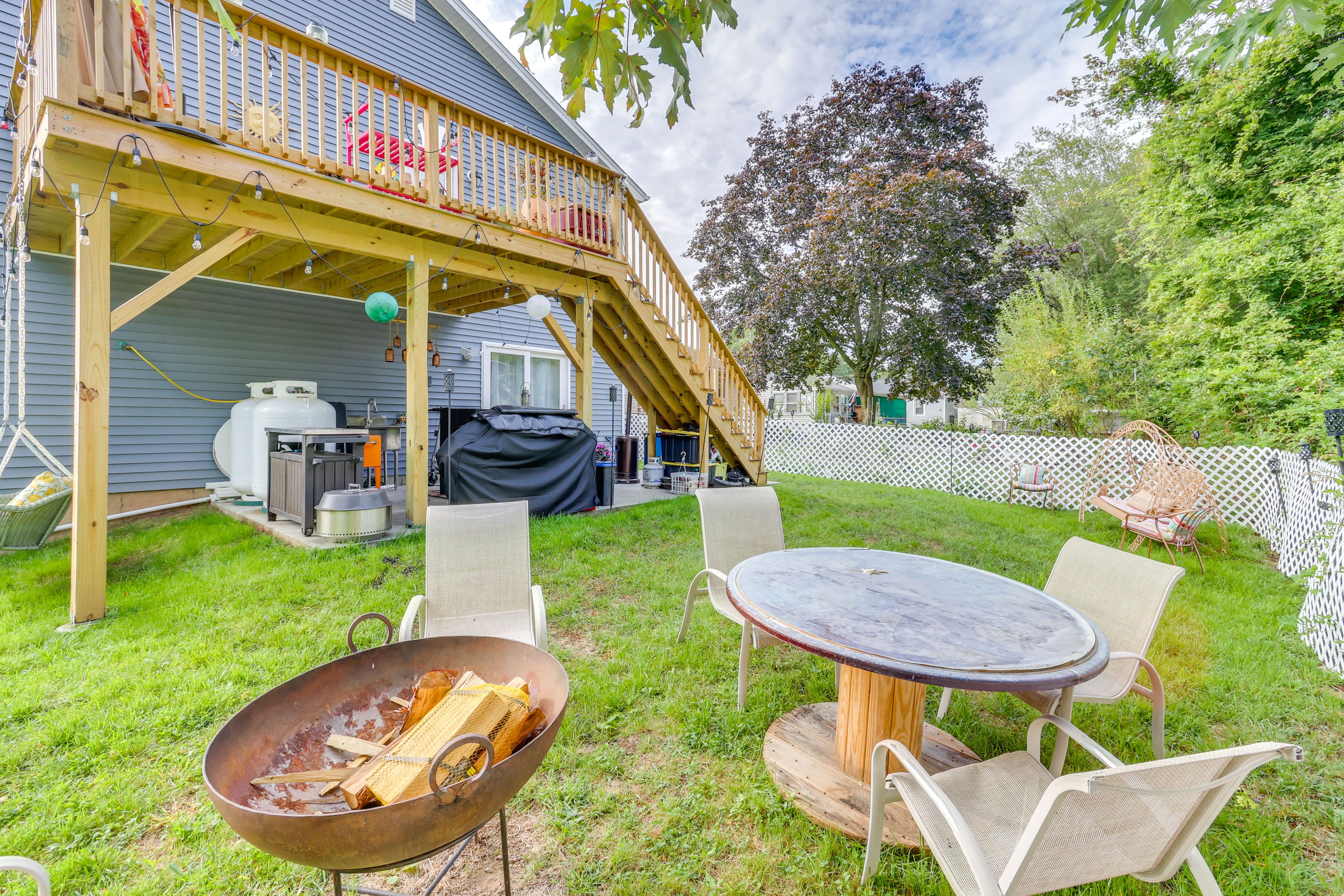 Private Backyard | Fire Pit | Dining Area | Patio