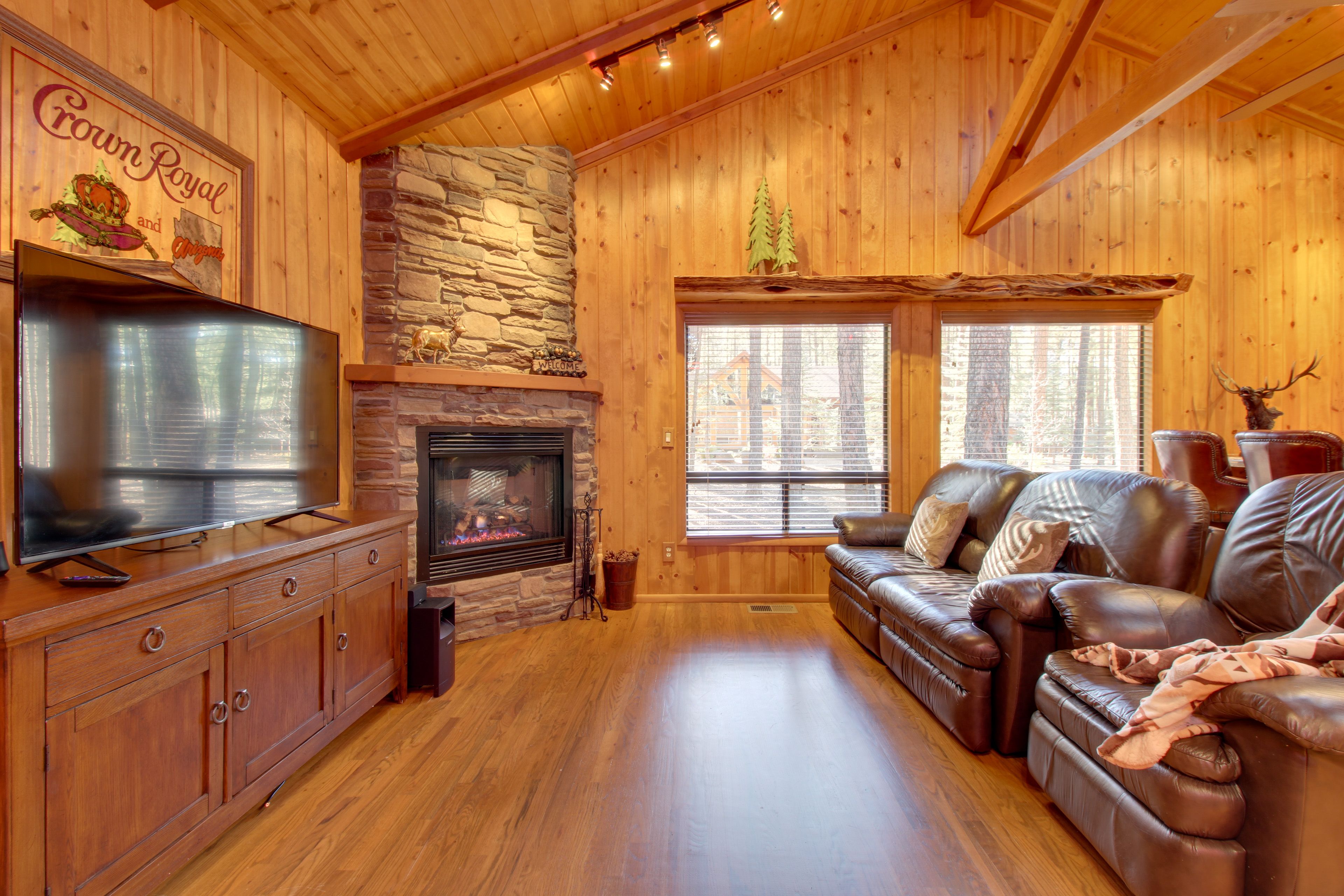 Living Room | 1st Floor | Free WiFi | Fireplace