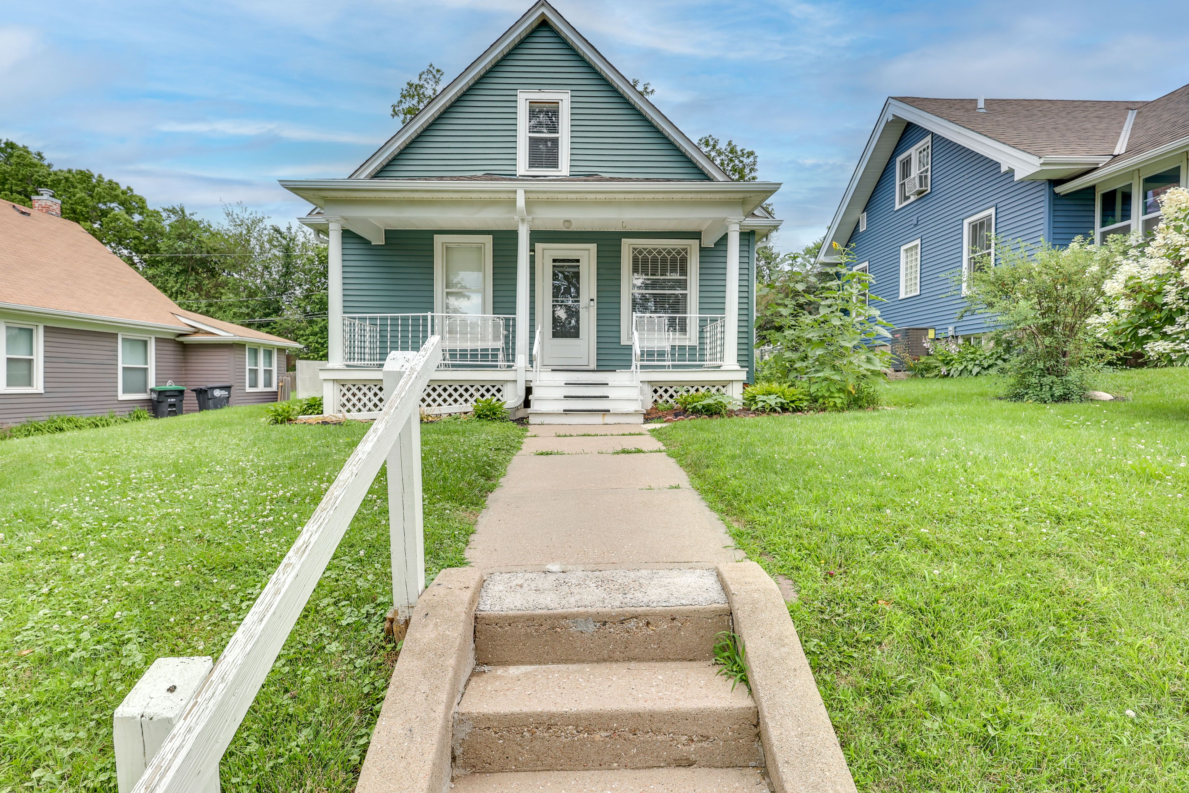 Omaha Vacation Rental | 2BR | 1BA | 1,280 Sq Ft | 5 Steps to Enter