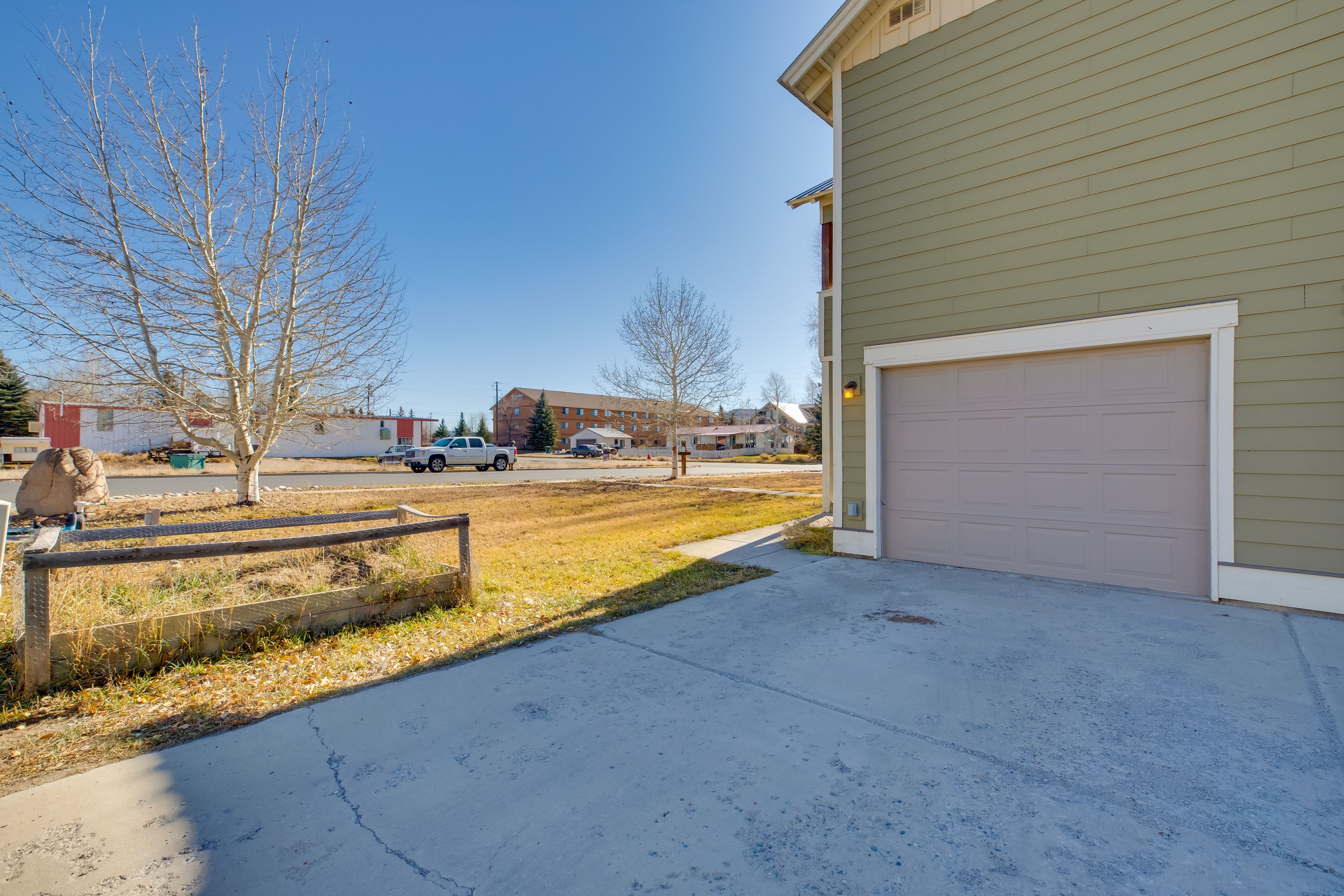 Parking | Garage (1 Vehicle) | Shared Driveway (1 Vehicle) | Street Parking