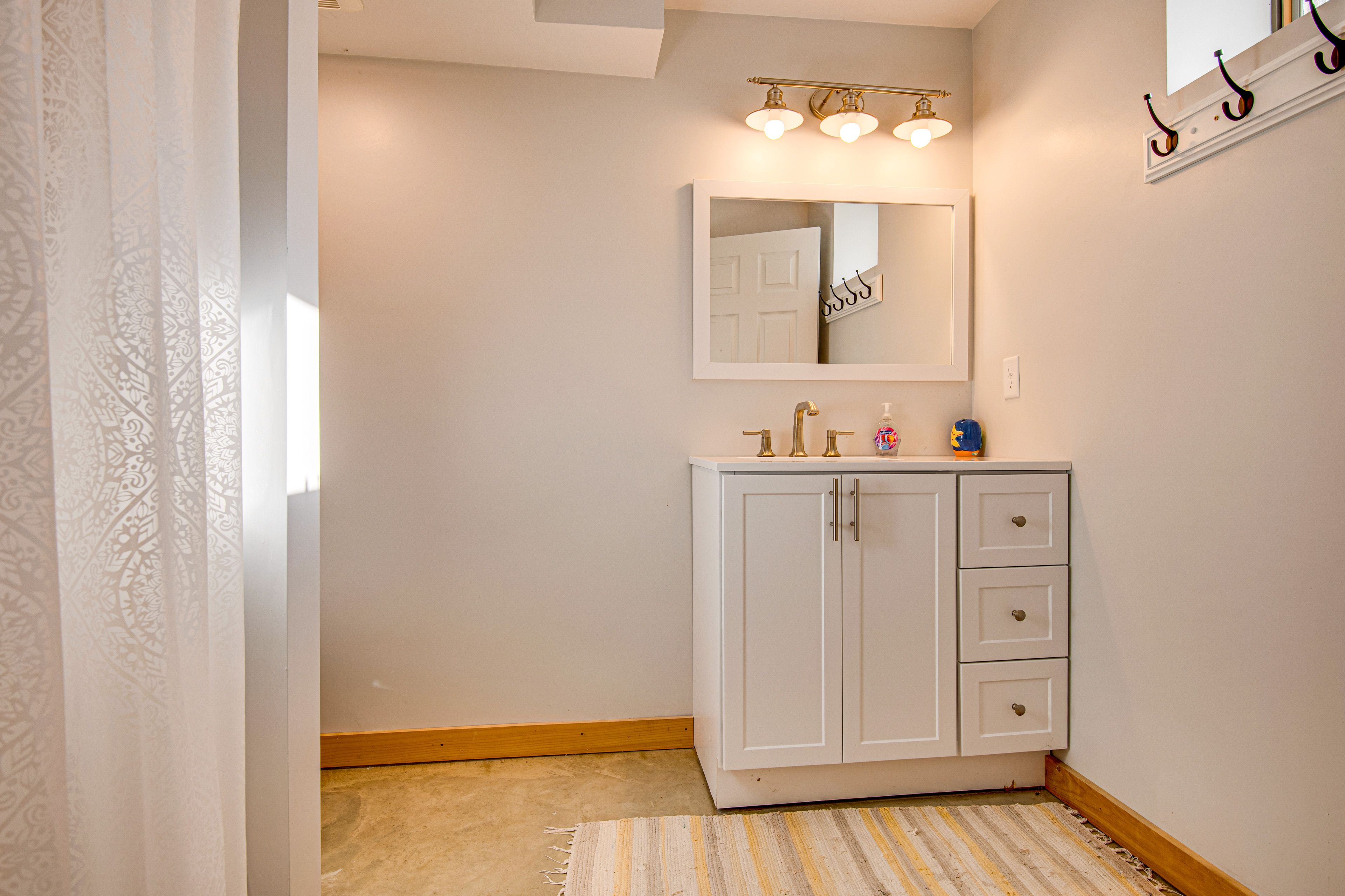 Bathroom | Towels Provided | Lower Floor