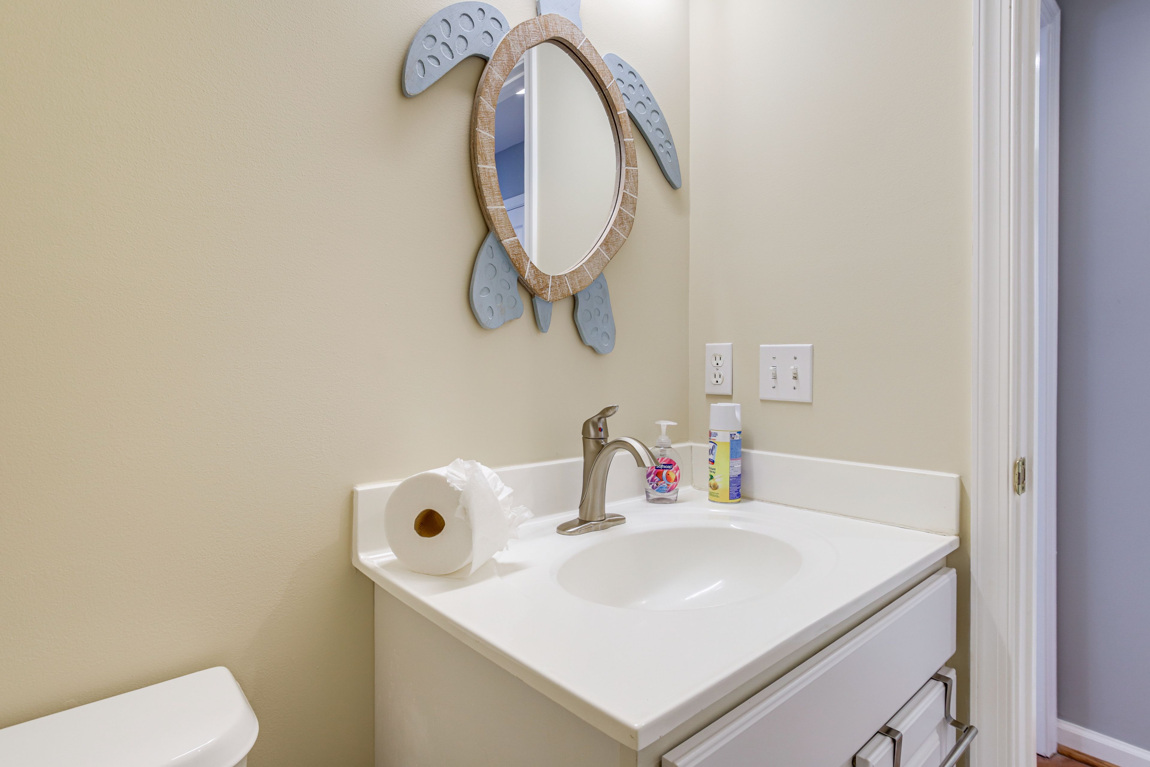 Half Bathroom | 2nd Floor