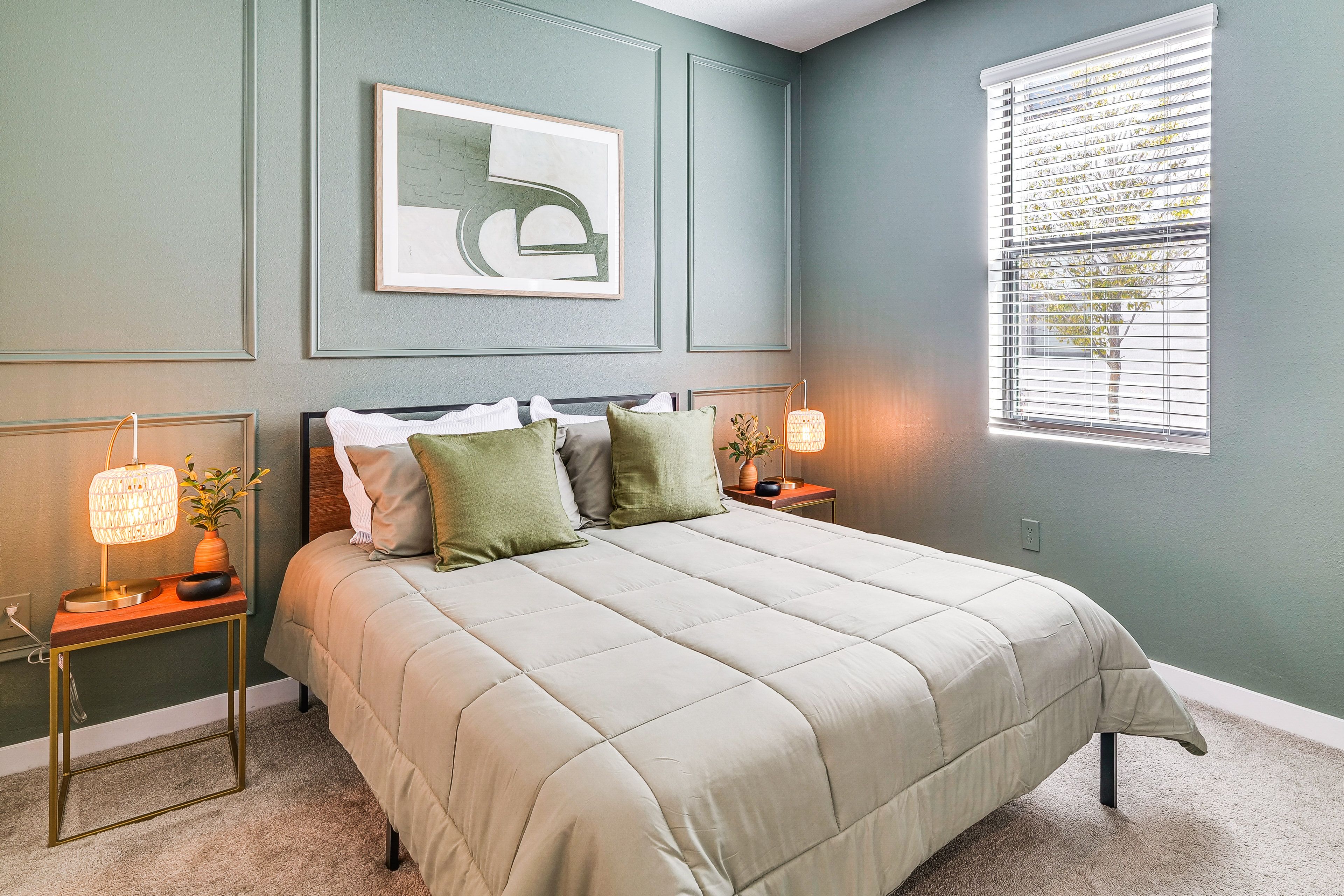 Bedroom 1 | 1st Floor | Queen Bed | Walk-In Closet | Linens Provided