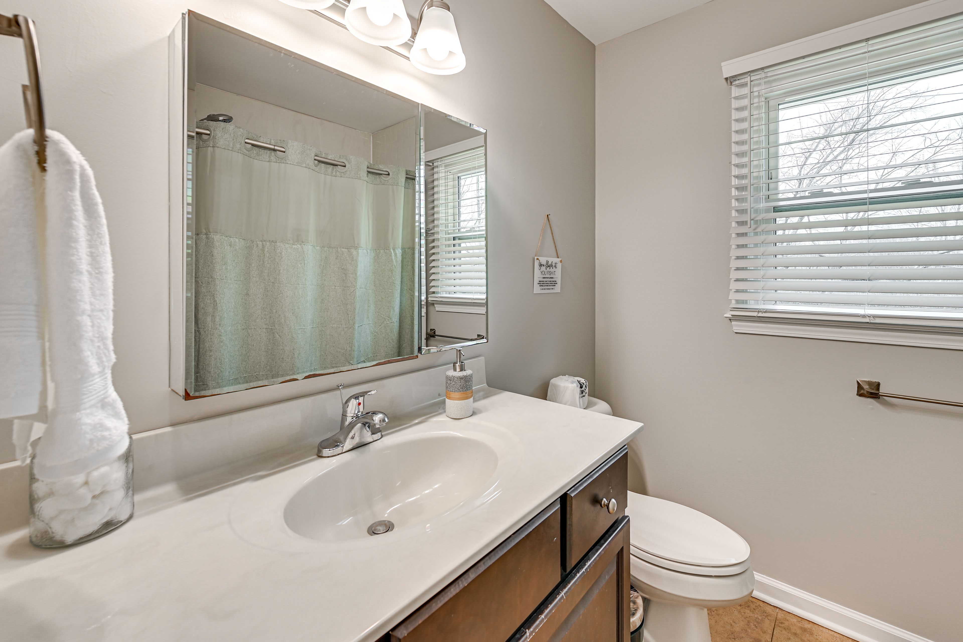 Full Bathroom | Towels & Linens Provided