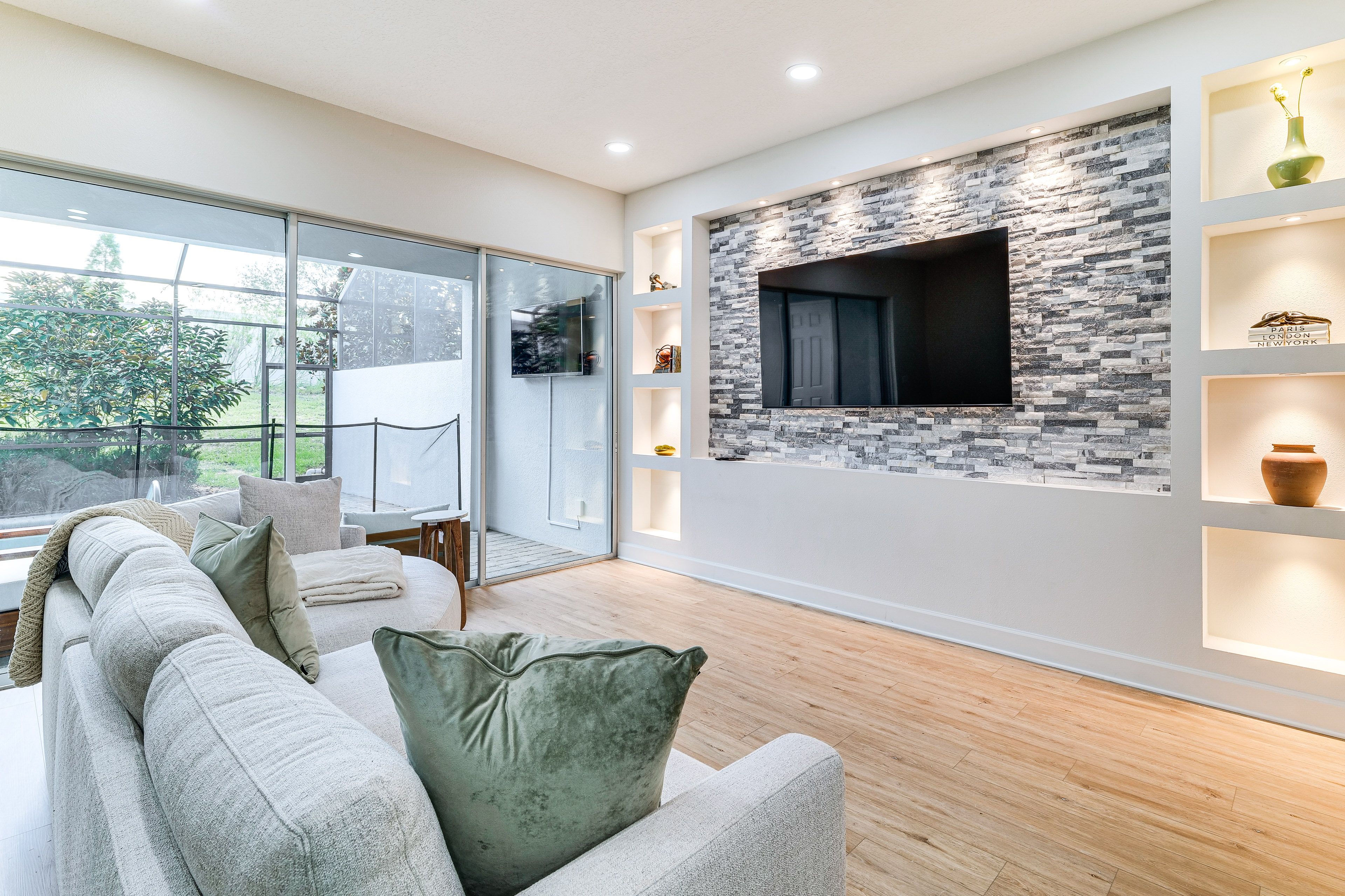 Living Room | 1st Floor | Flat-Screen TV | Central Heating & A/C | Free WiFi