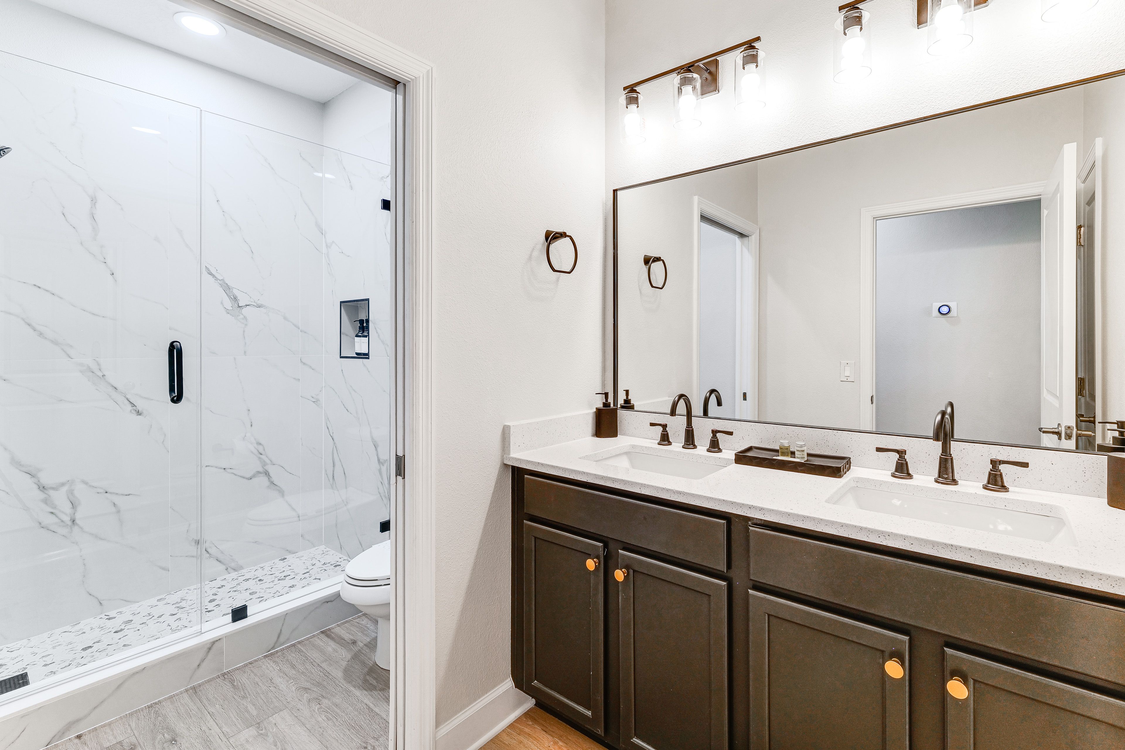 Full Bathroom | 2nd Floor