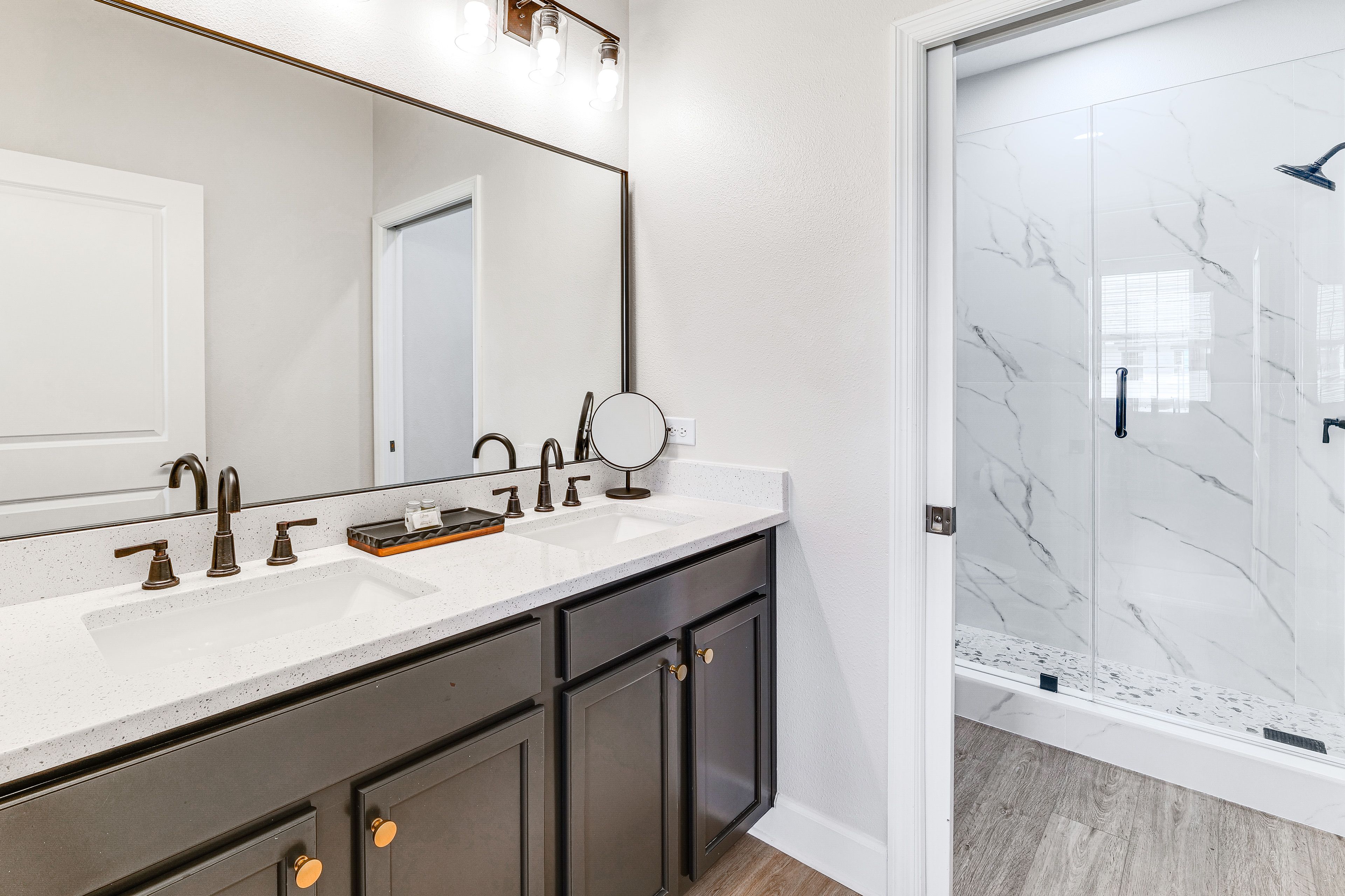 Full Bathroom | 2nd Floor