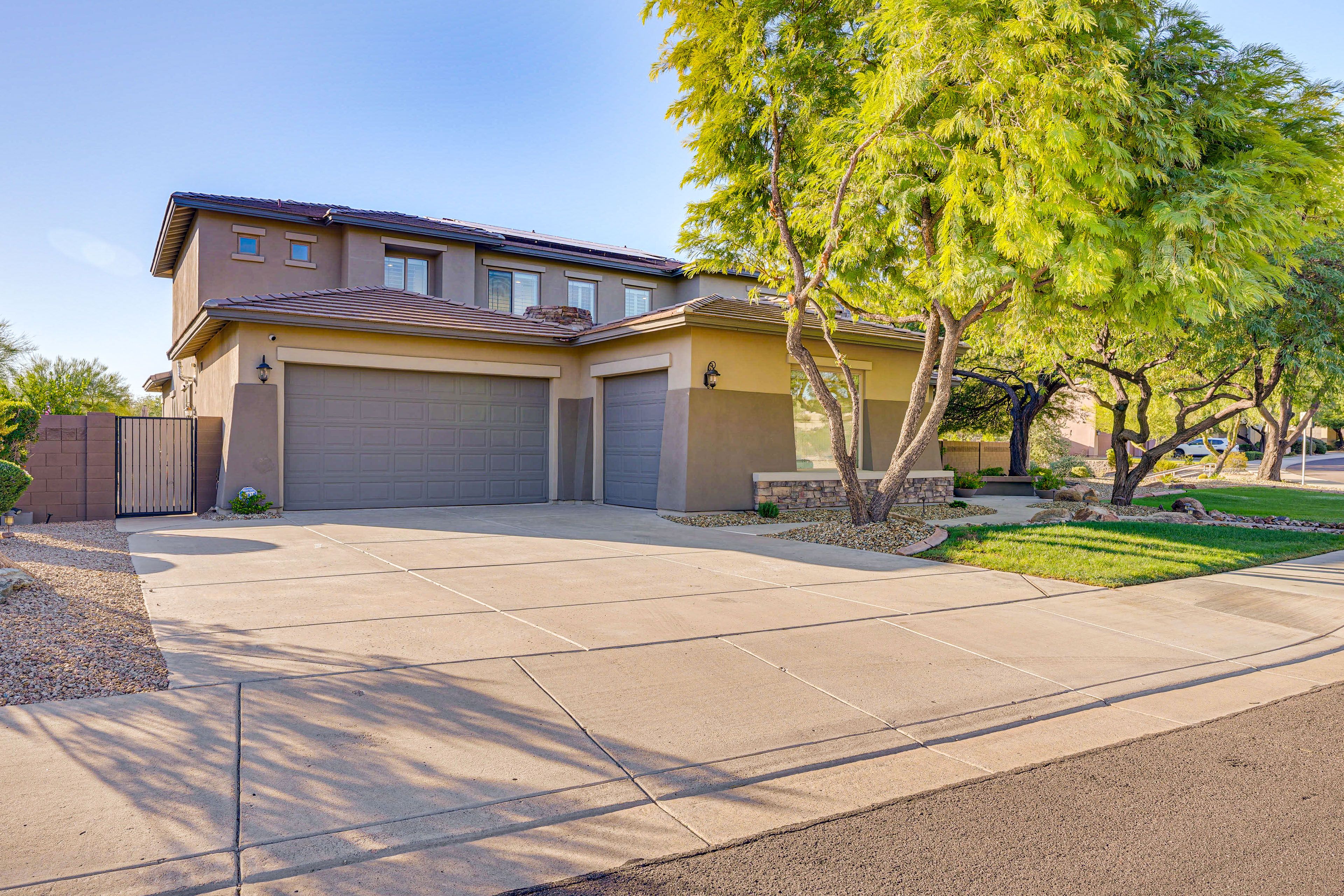 Parking | Driveway (3 Vehicles) | Street