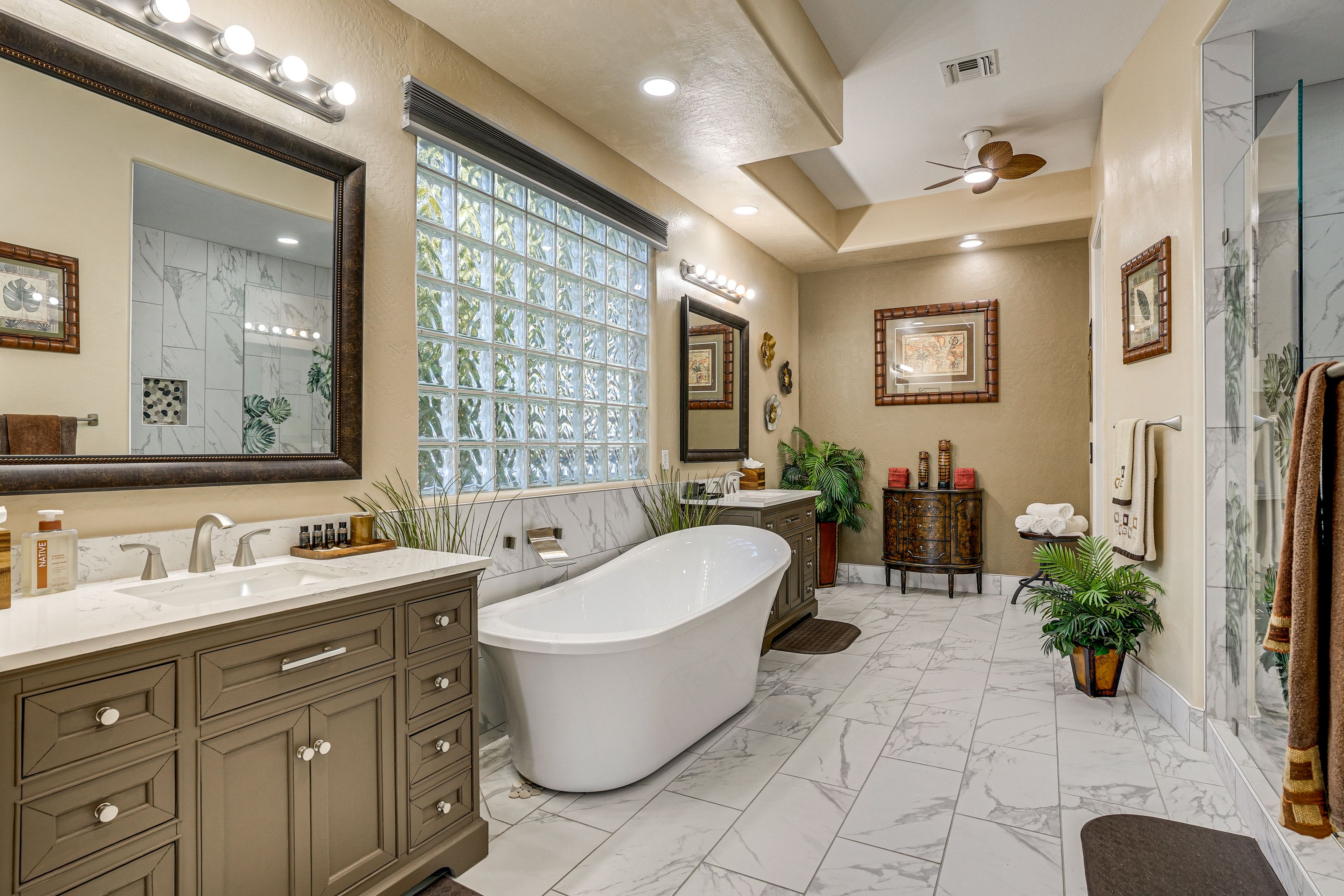 Full Bath | Towels | Hair Dryer | 1st Floor