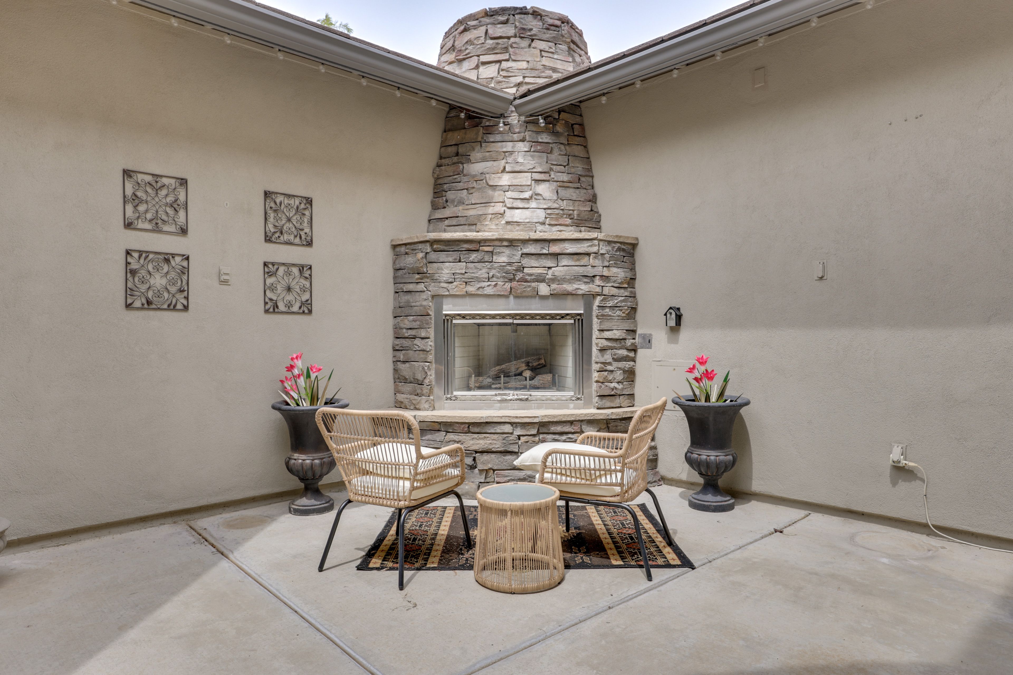 Courtyard | Fireplace