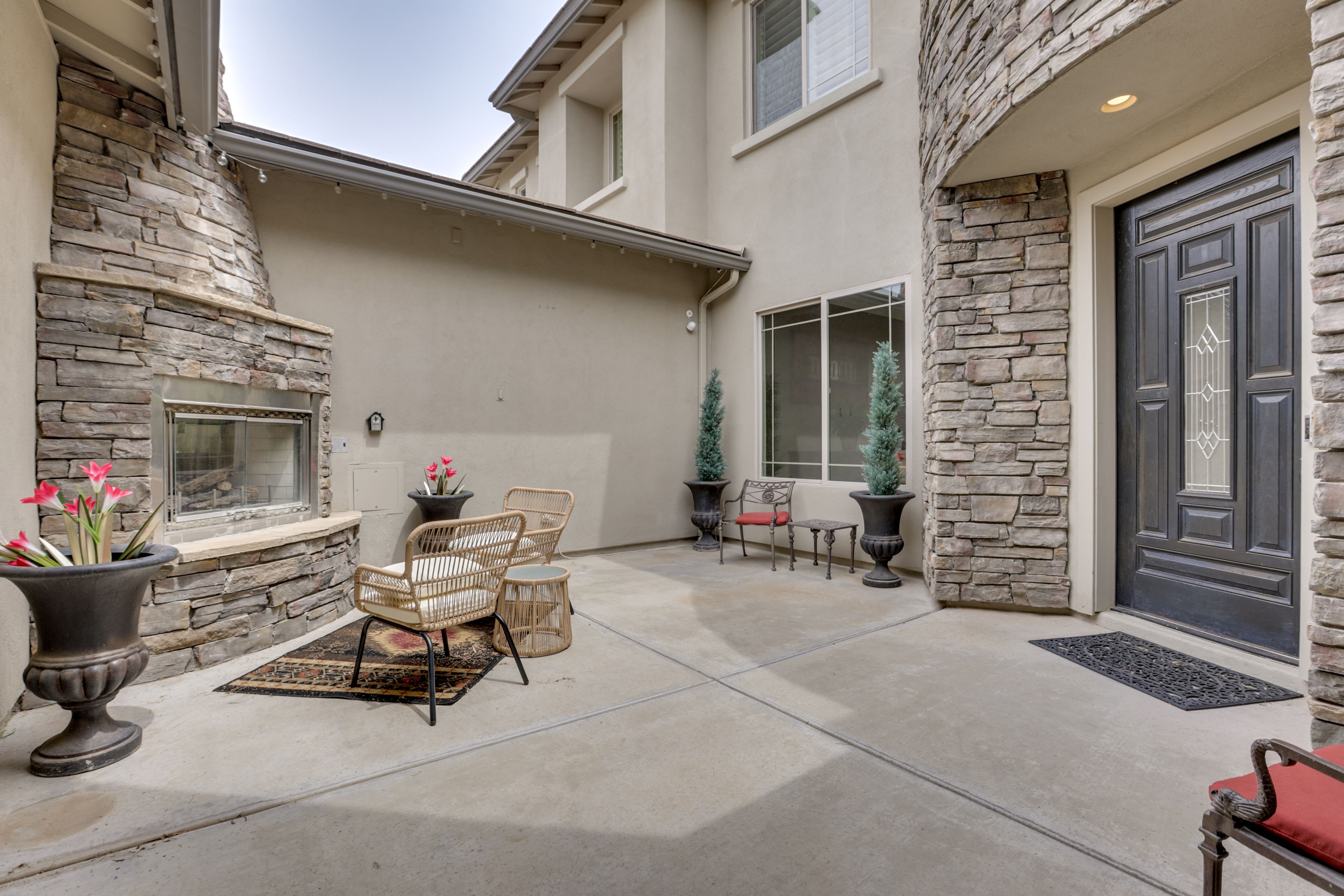 Courtyard | Outdoor Fireplace