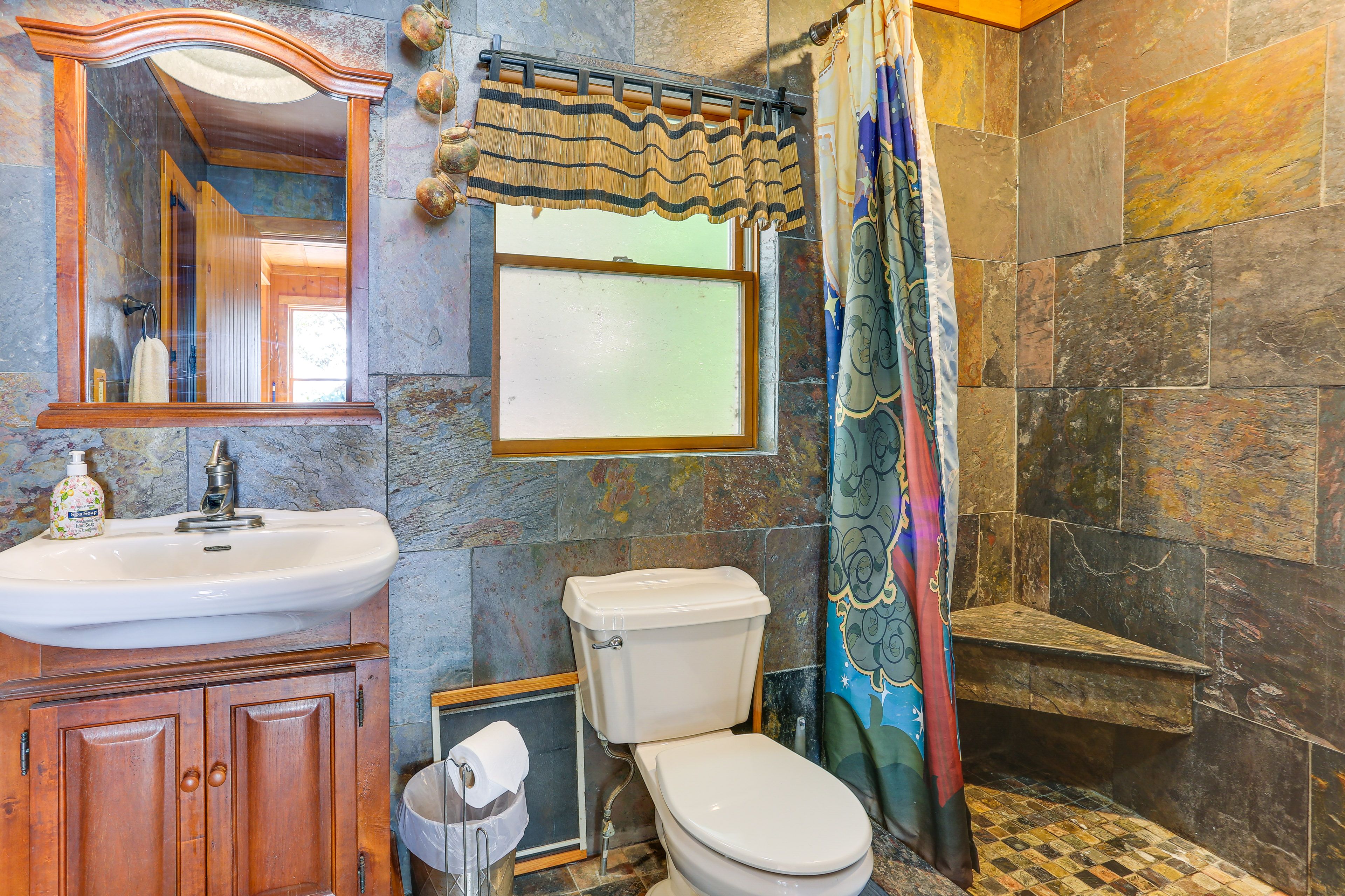 Full Bathroom | Upper Level