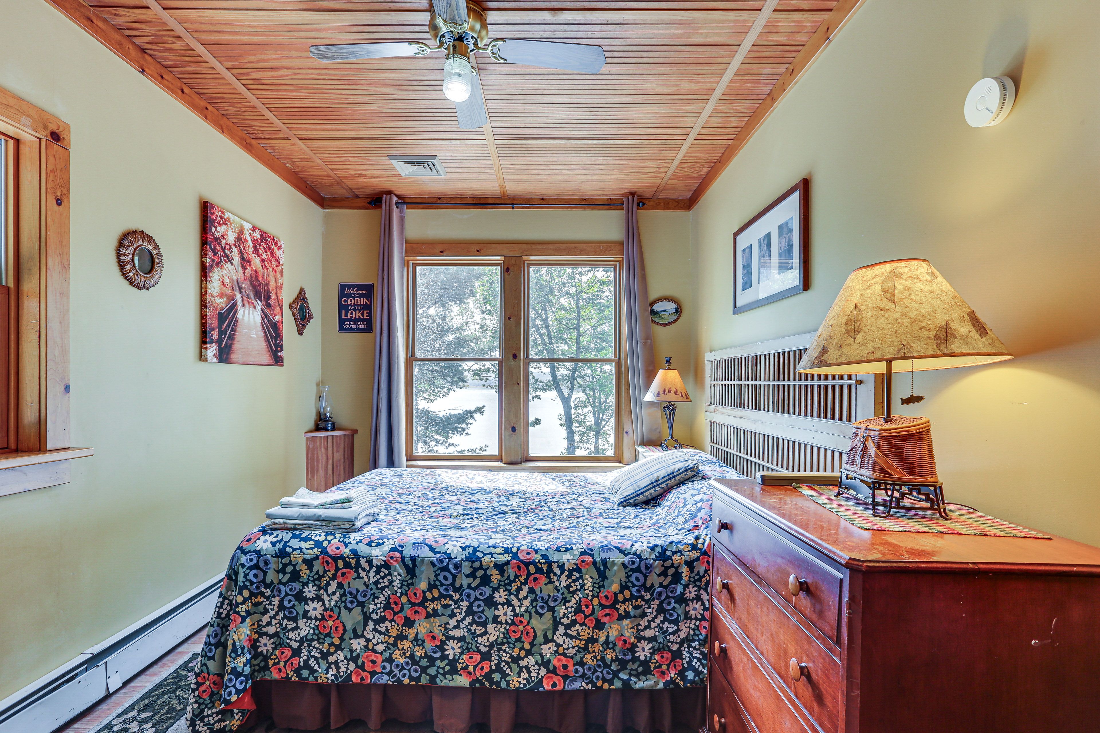 Bedroom 1 | Queen Bed | Upper Level