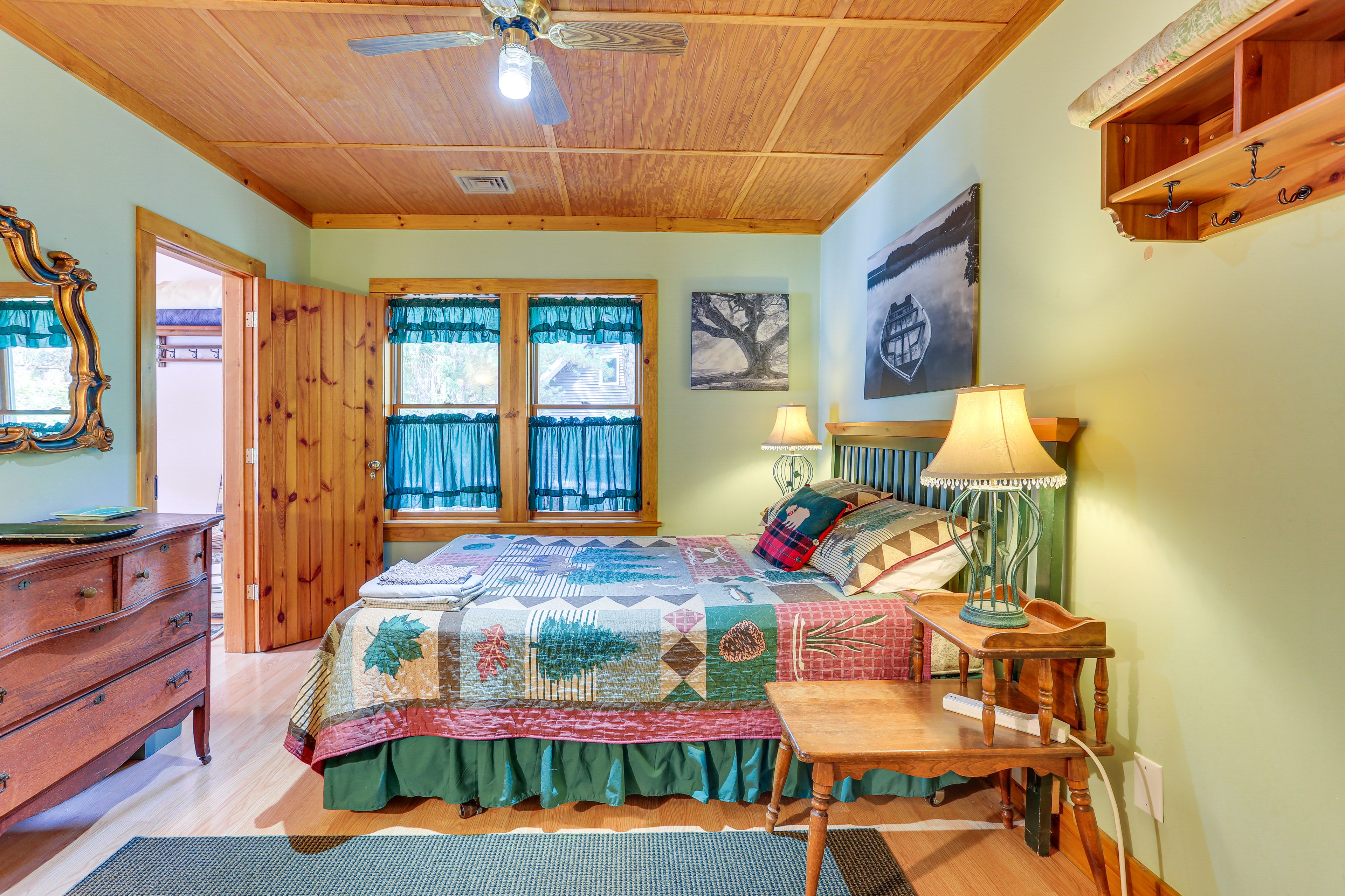 Bedroom 3 | Queen Bed | Upper Level