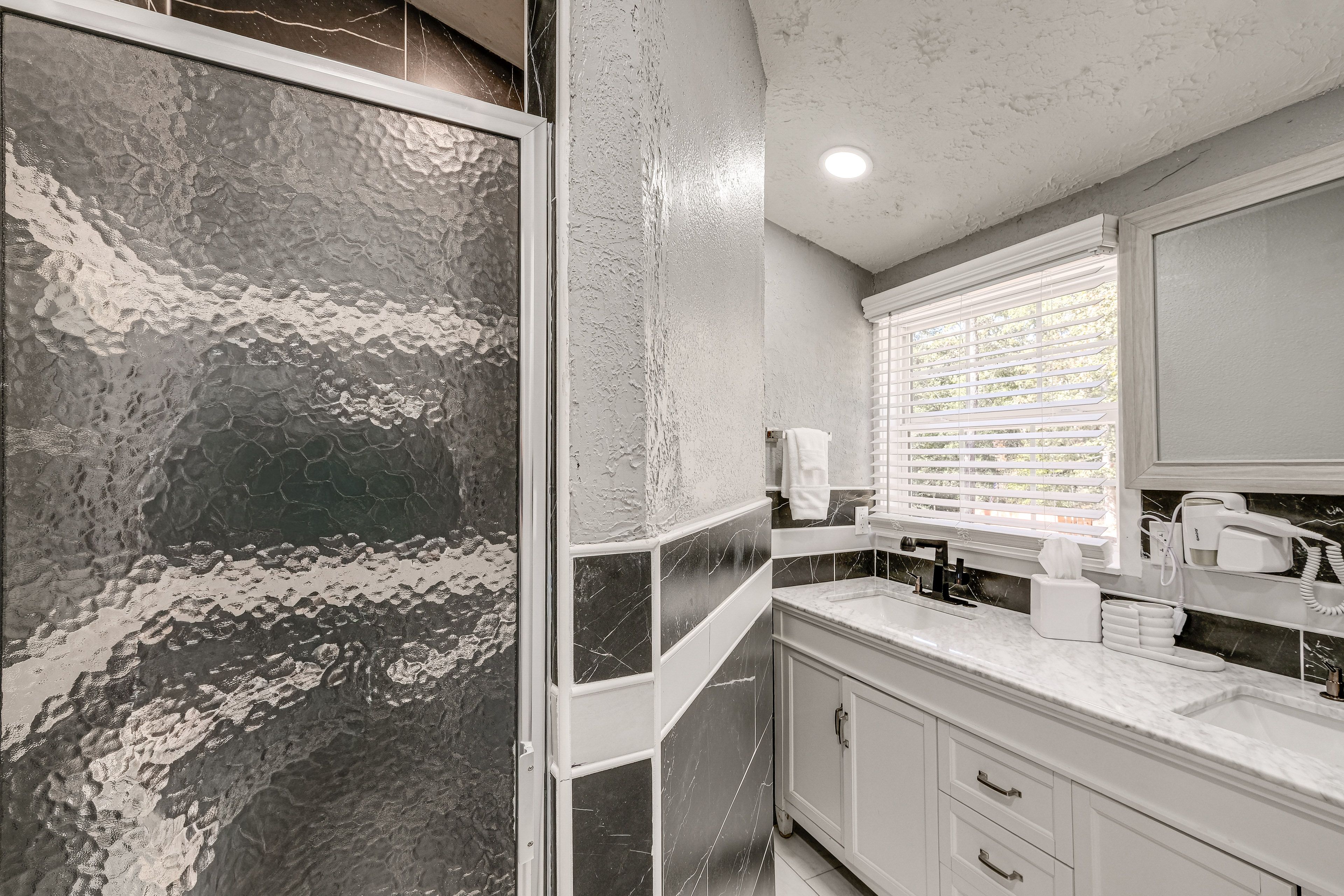 En-Suite Bathroom | 1st Floor | Towels Provided