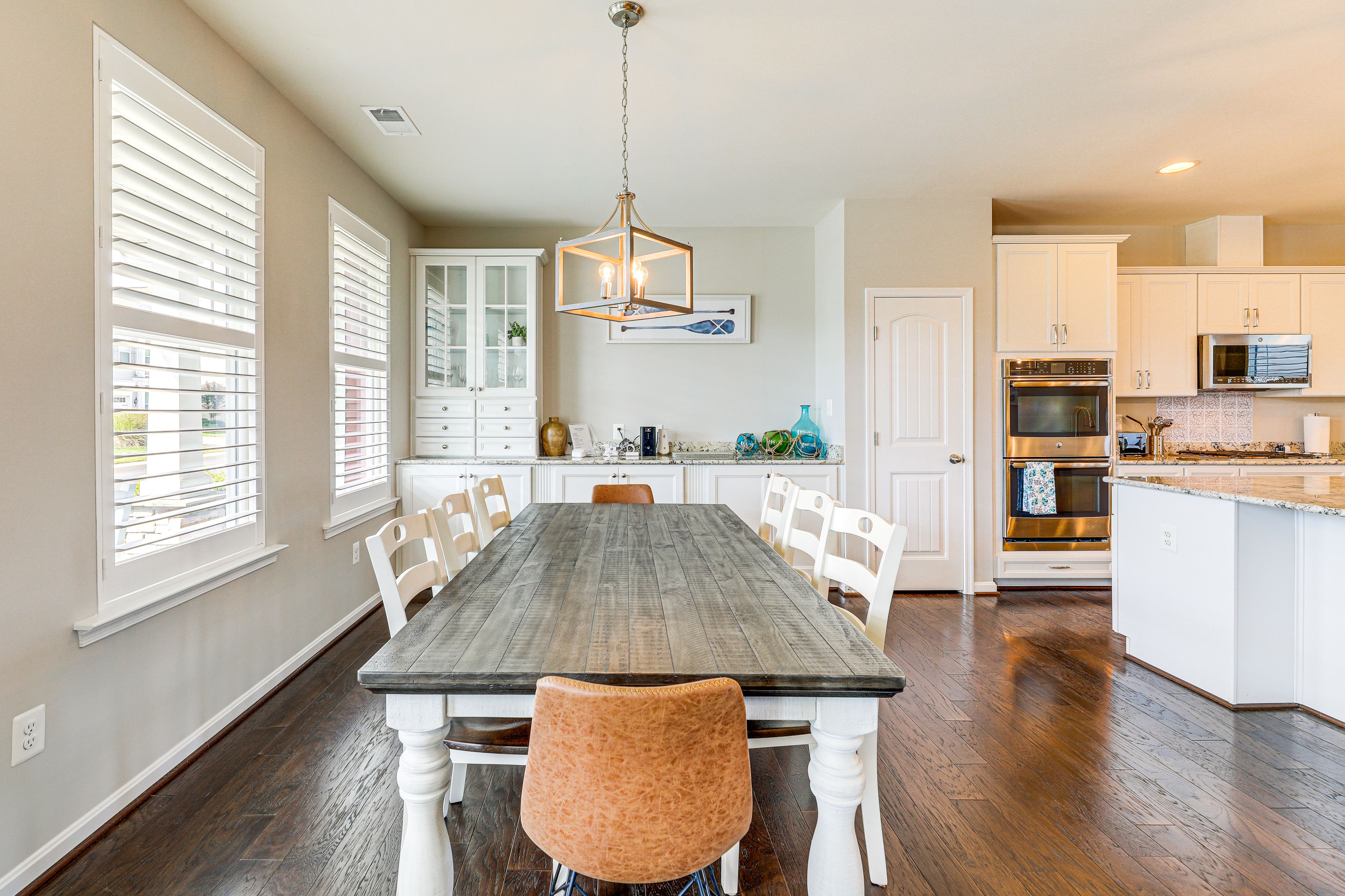 Dining Area | Dishware/Flatware Provided | 1st Floor
