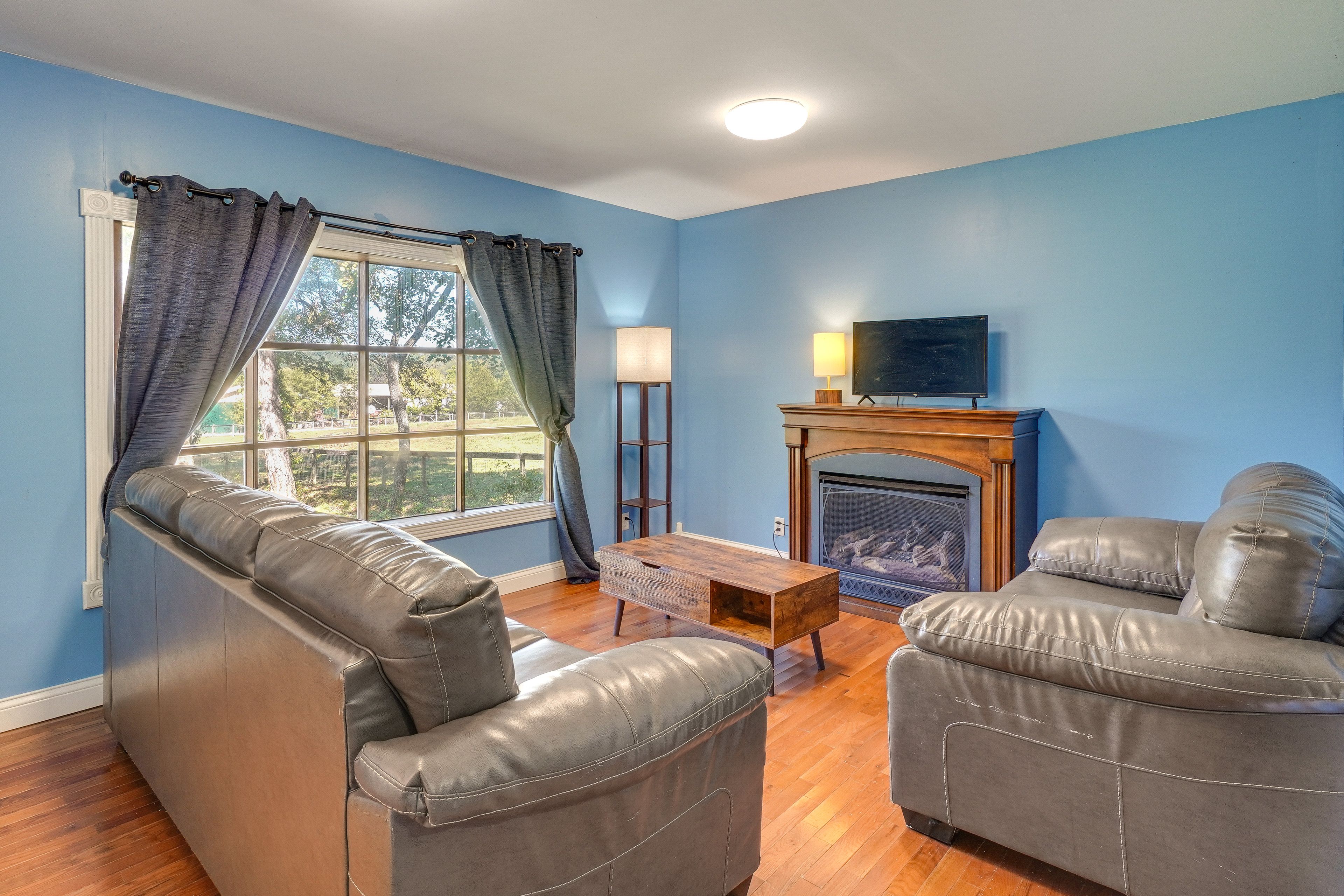 Living Area | Queen Sleeper Sofa | Gas Fireplace | TV