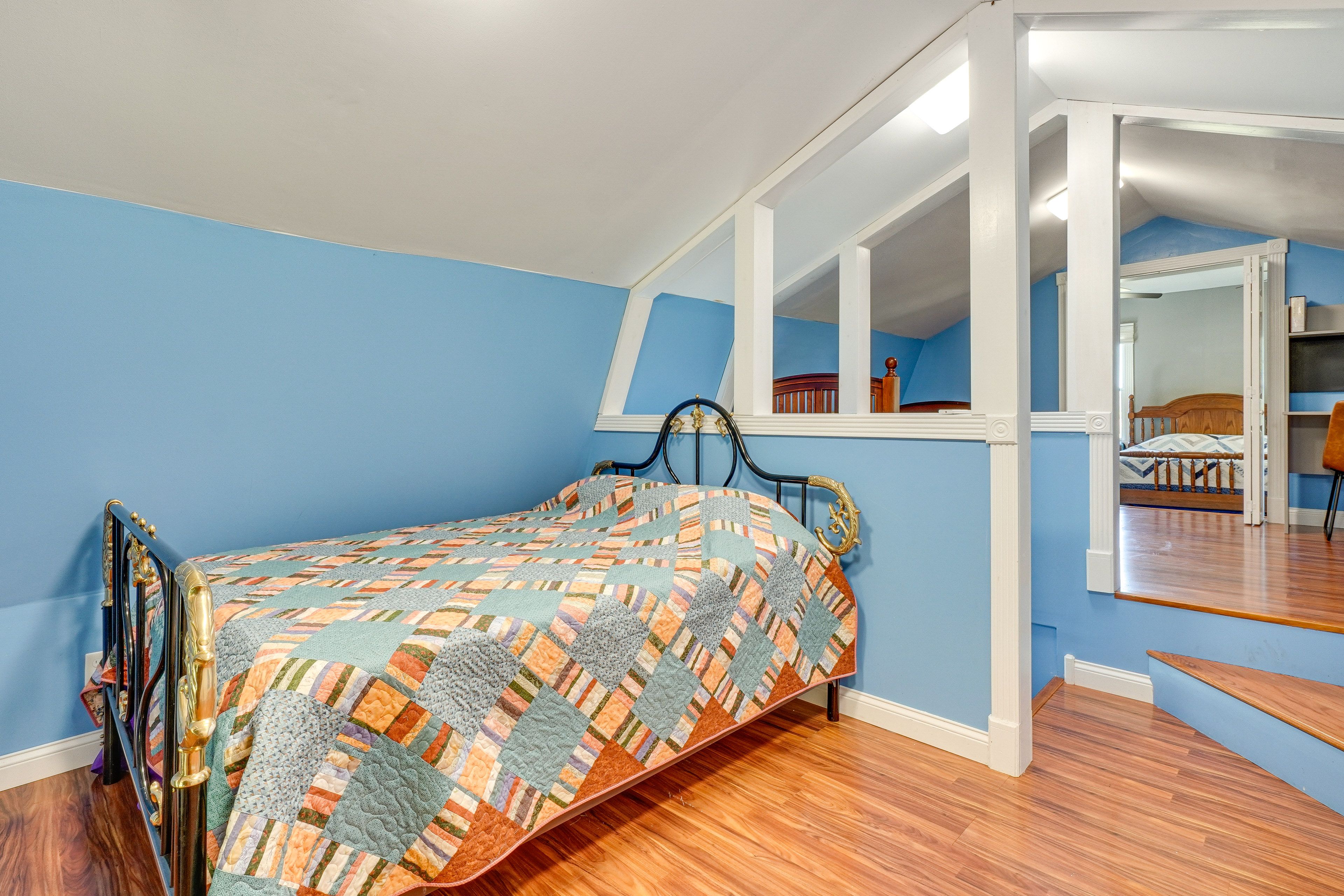 Bedroom 2 (Loft) | Queen Bed | Twin Bed | Laptop Workspace | 2nd Floor