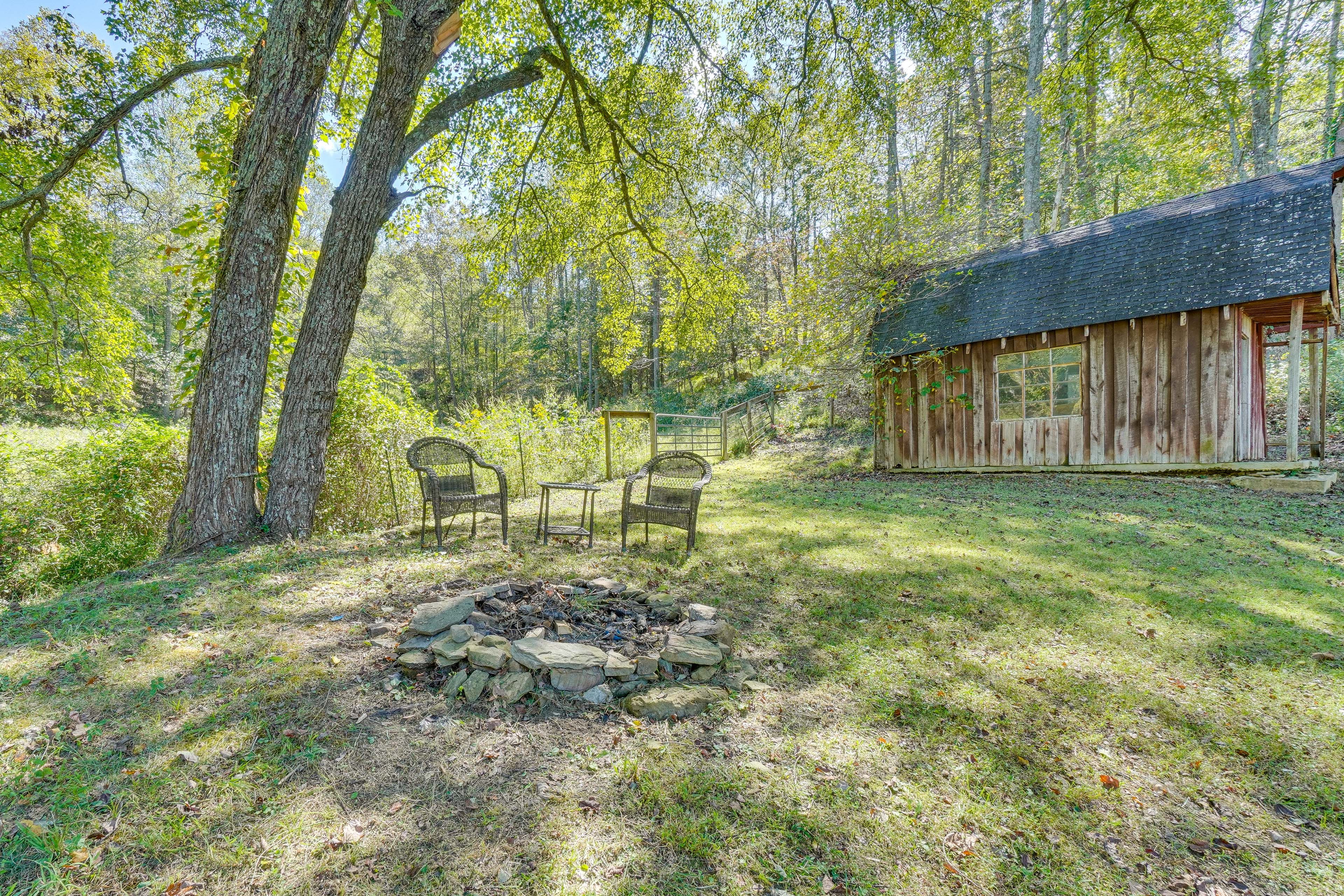 House Exterior | Fire Pit | Large Fenced Yard