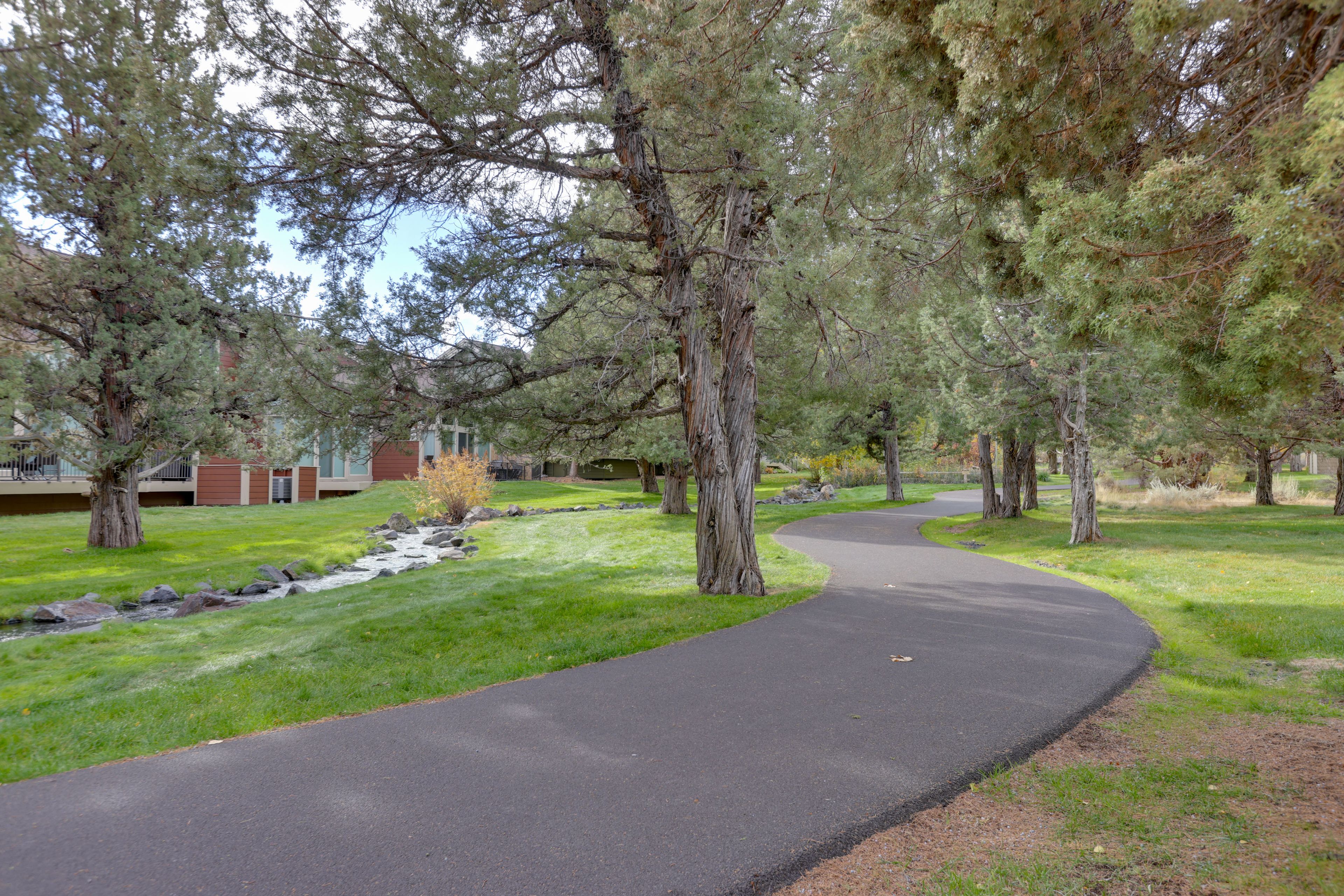 Community Amenities | Walking Trails