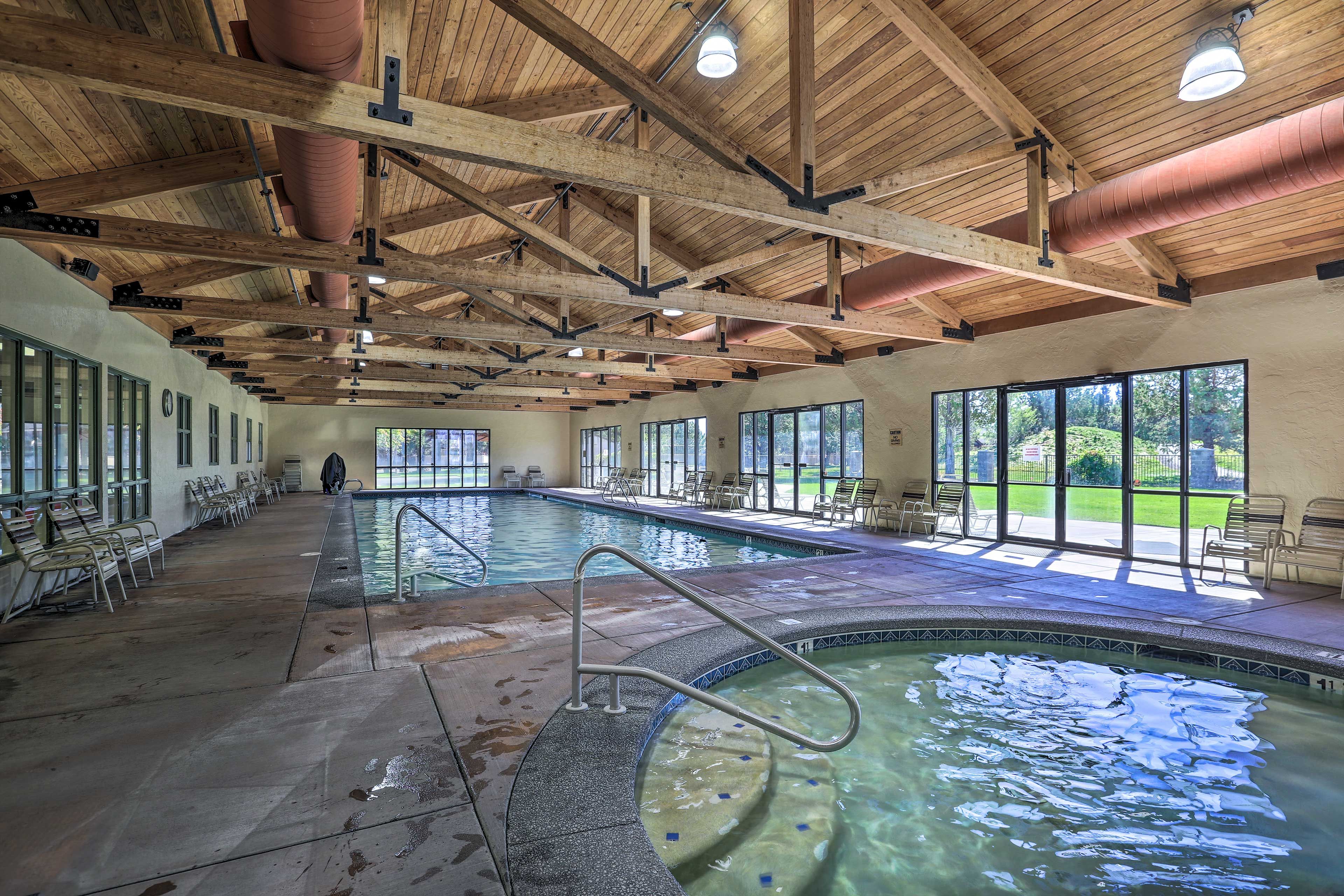 The Ridge at Eagle Crest Resort | Community Pool & Hot Tub