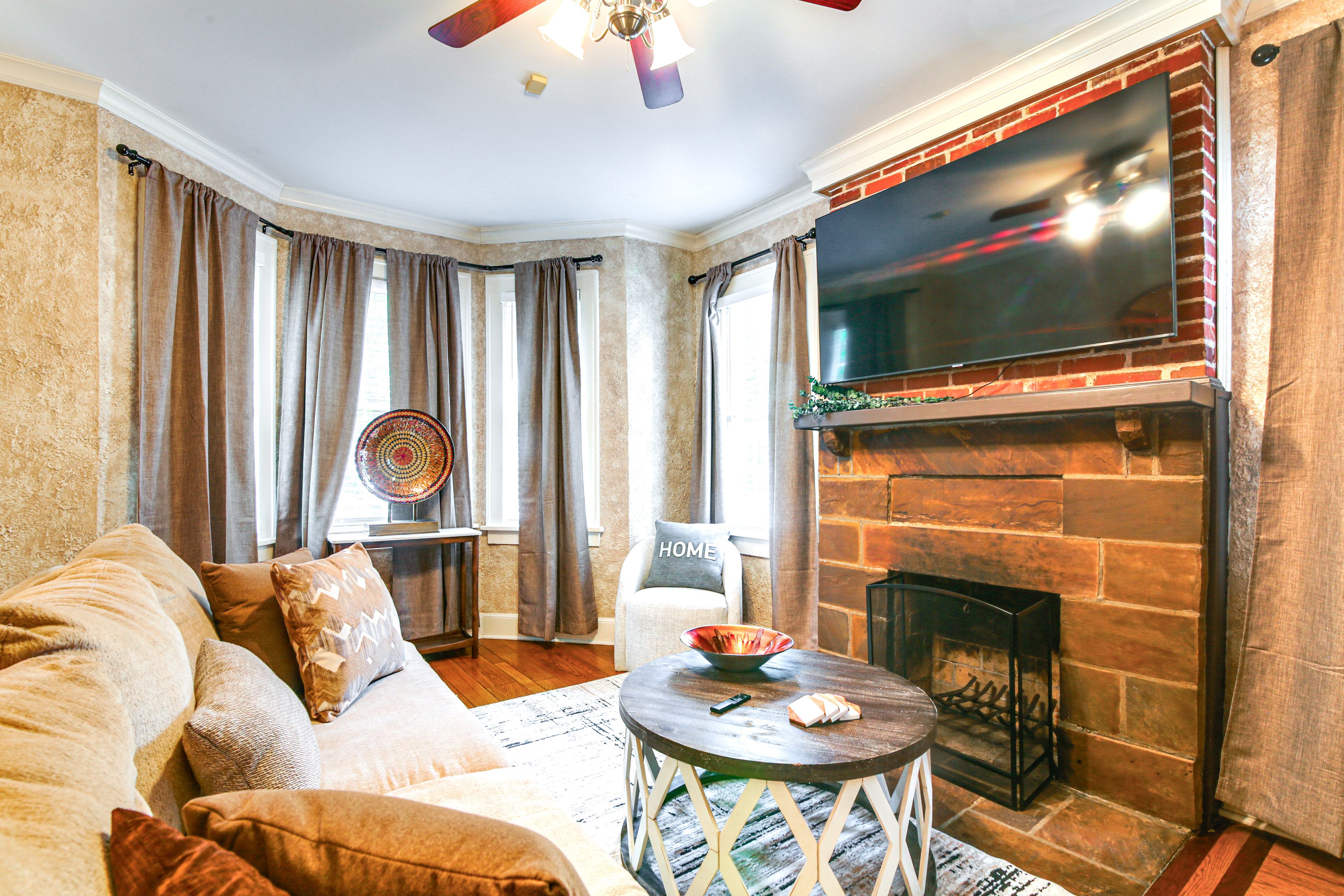 Memphis Vacation Rental | 3BR | 2BA | 1,800 Sq Ft | 4 Steps Required