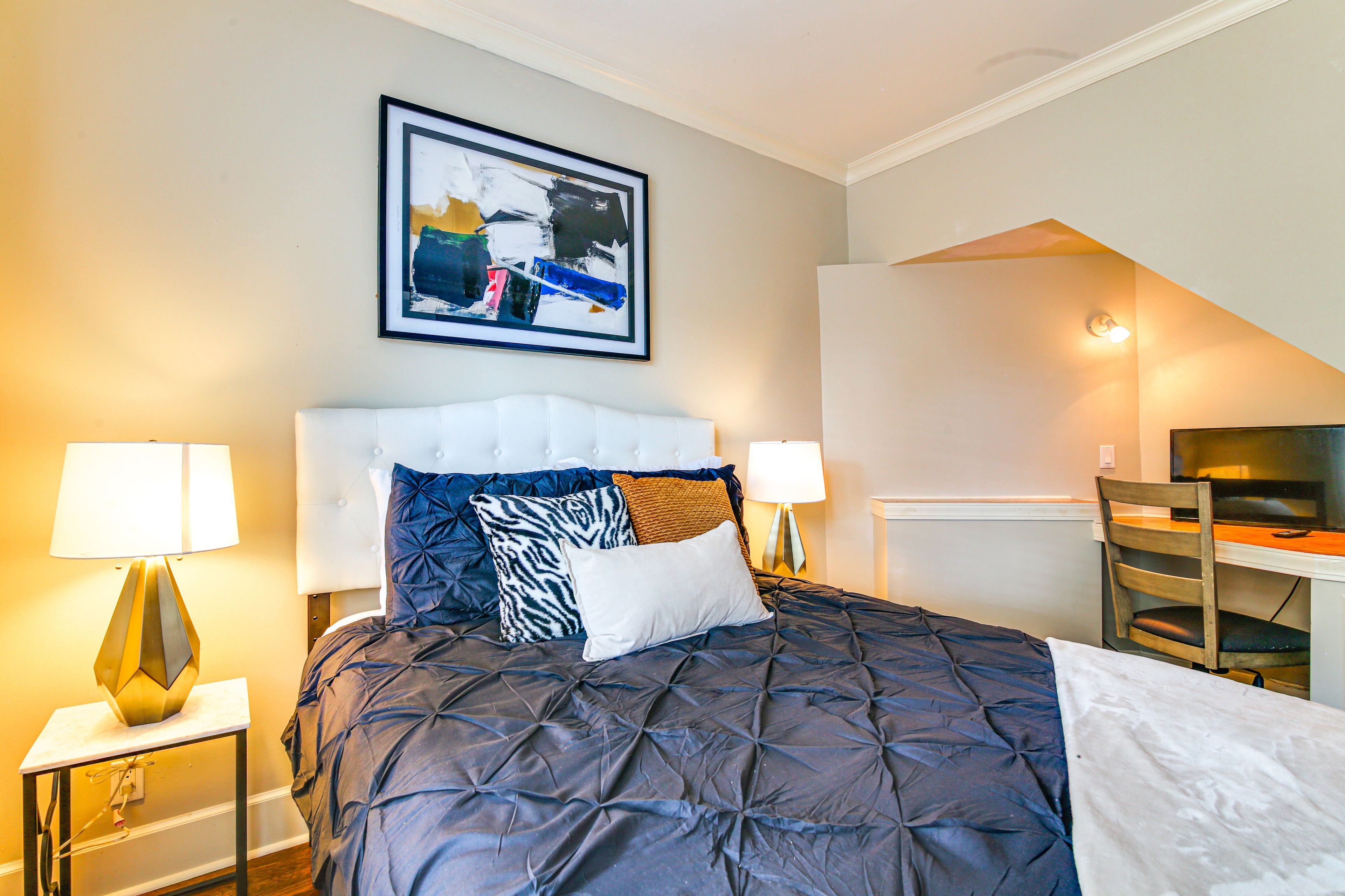 Bedroom 1 | 1st Floor | Queen Bed | Laptop-Friendly Workspace