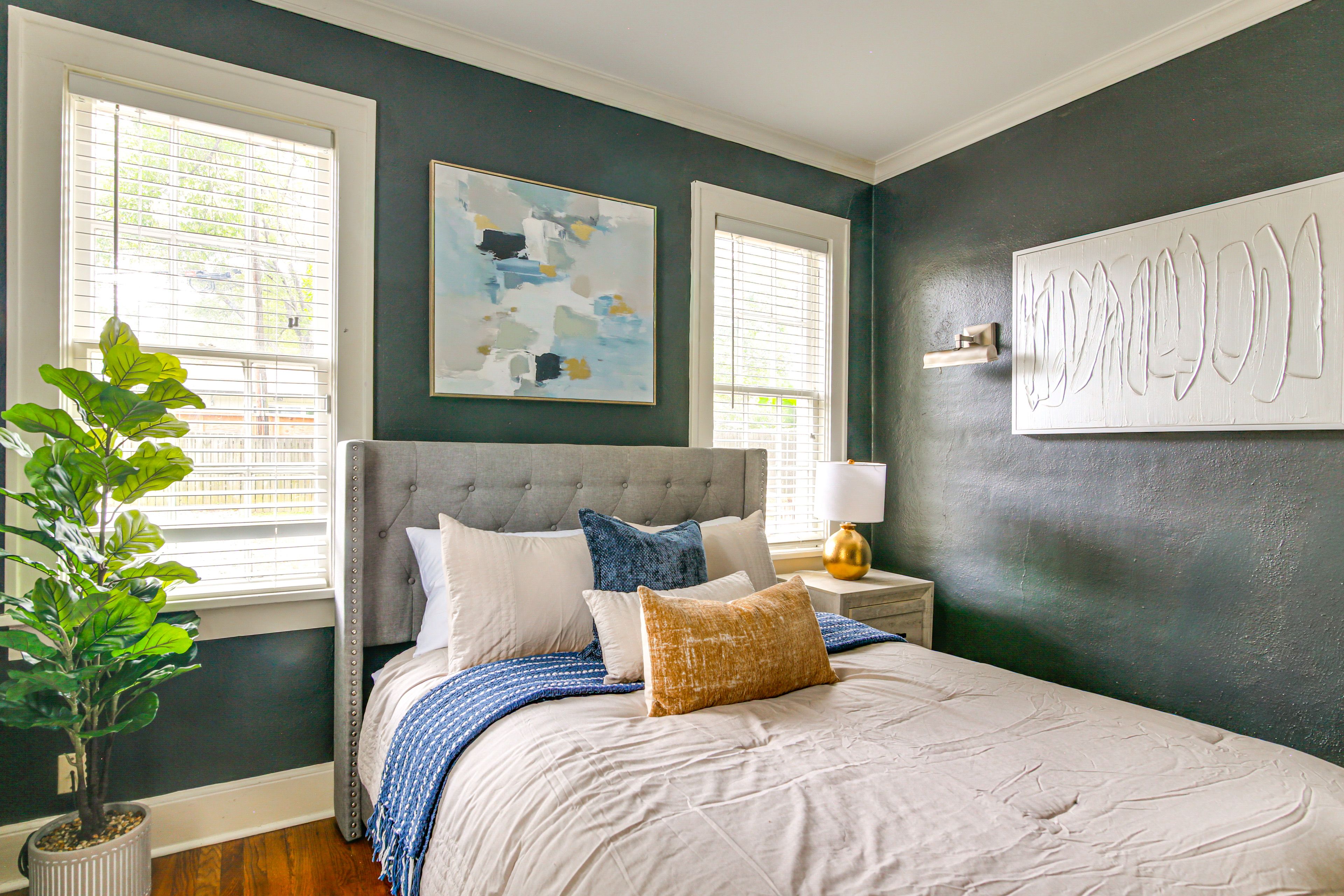 Bedroom 2 | 1st Floor | Queen Bed | Smart TV