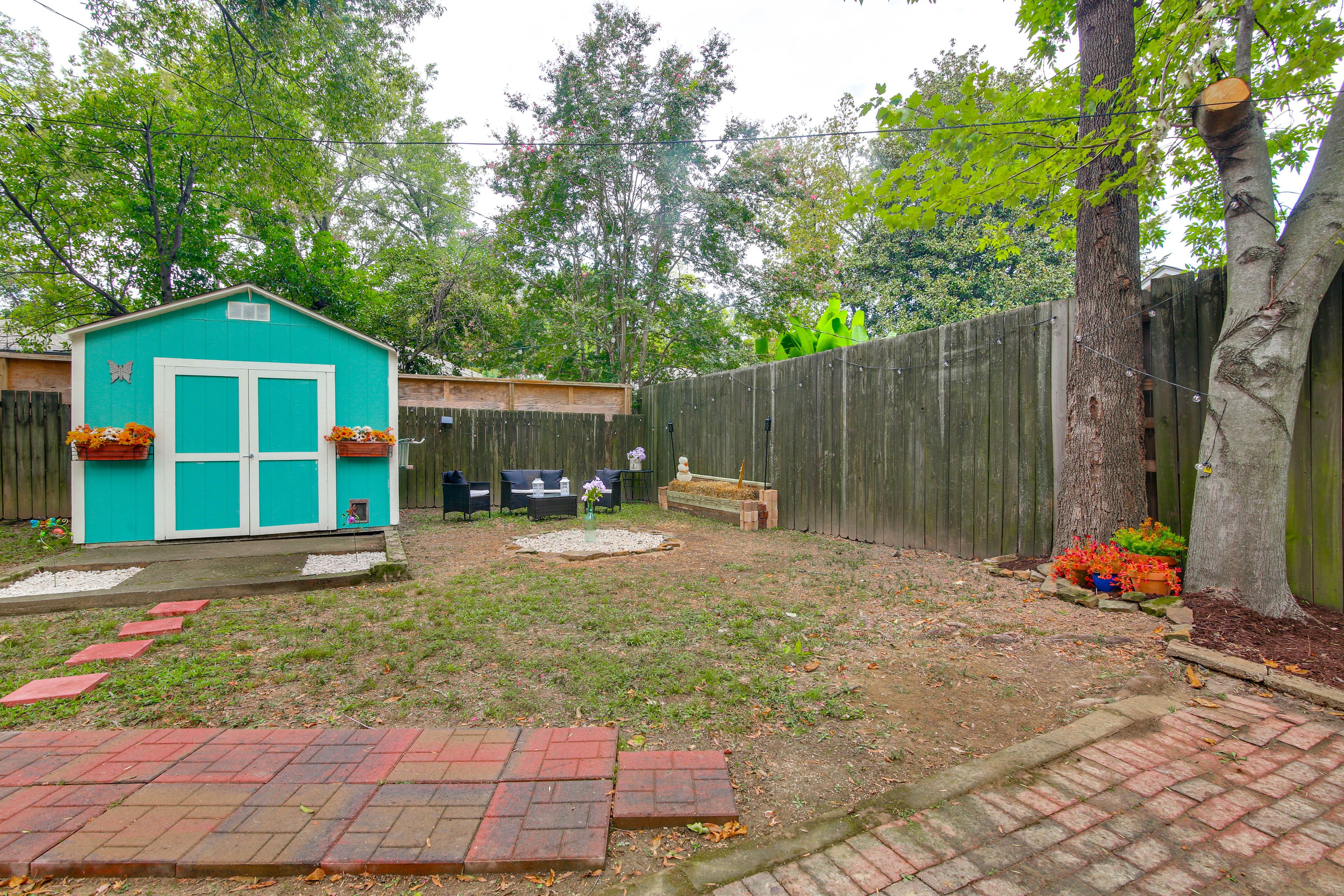 Private Yard | Wood-Burning Fire Pit